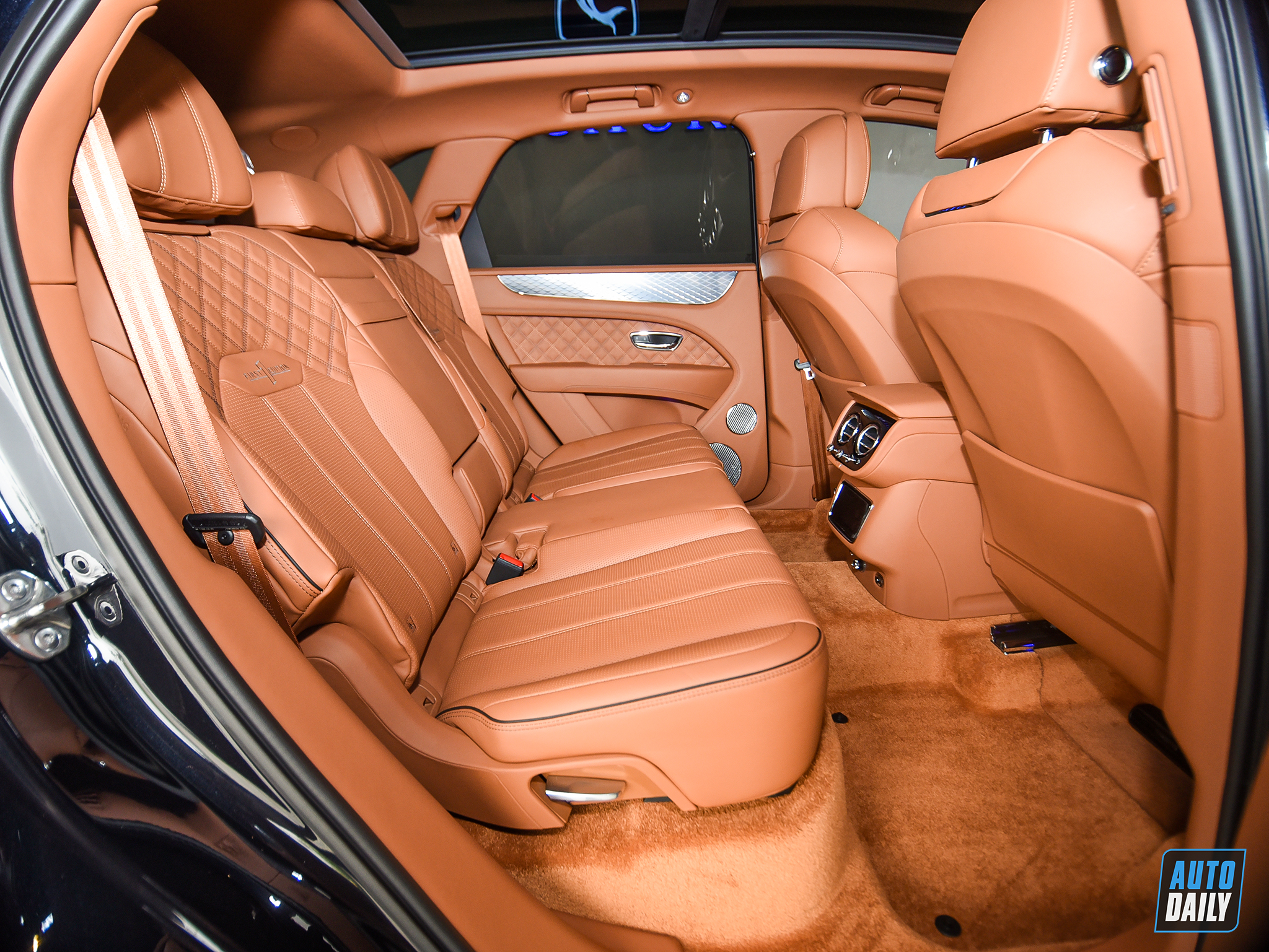 Gia đình Bầu Hiển tậu Bentley Bentayga First Edition hơn 18 tỷ Chi tiết Bentley Bentayga First Edition 2021 nhập tư giá hơn 18 tỷ 42-copy.jpg