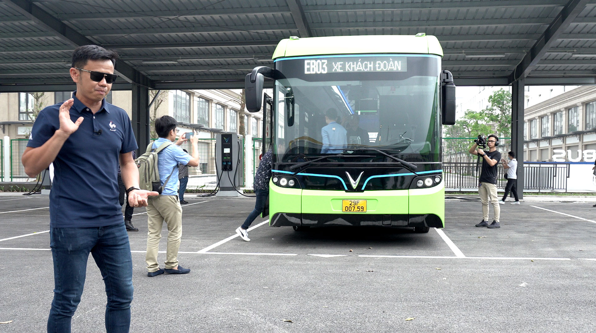 CHẠM MẶT VinBus - Xe bus điện thông minh đầu tiên tại Việt Nam