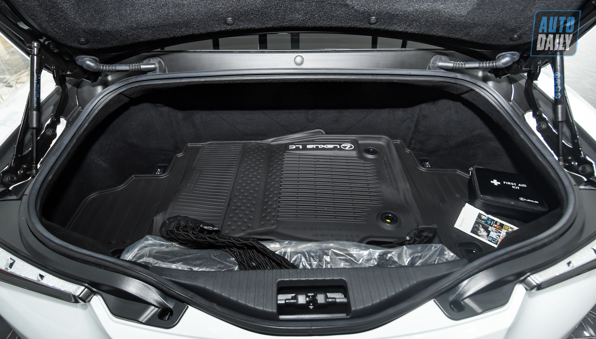 Ảnh chi tiết Lexus LC500h độc nhất Việt Nam giá hơn 8 tỷ dsc-5880.jpg