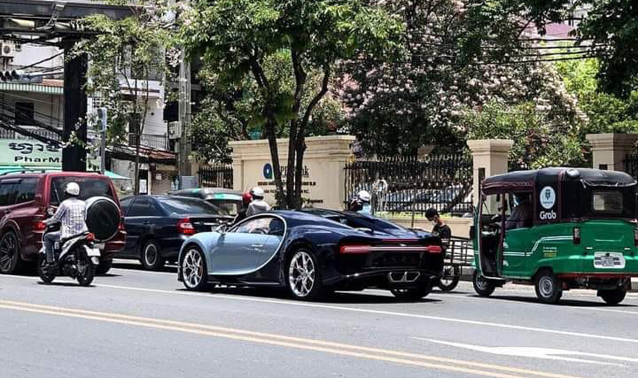 Bugatti Chiron thứ 3 về Campuchia, Việt Nam vẫn chưa có chiếc nào 172815297-182103910395781-1580764356773353230-n.jpg
