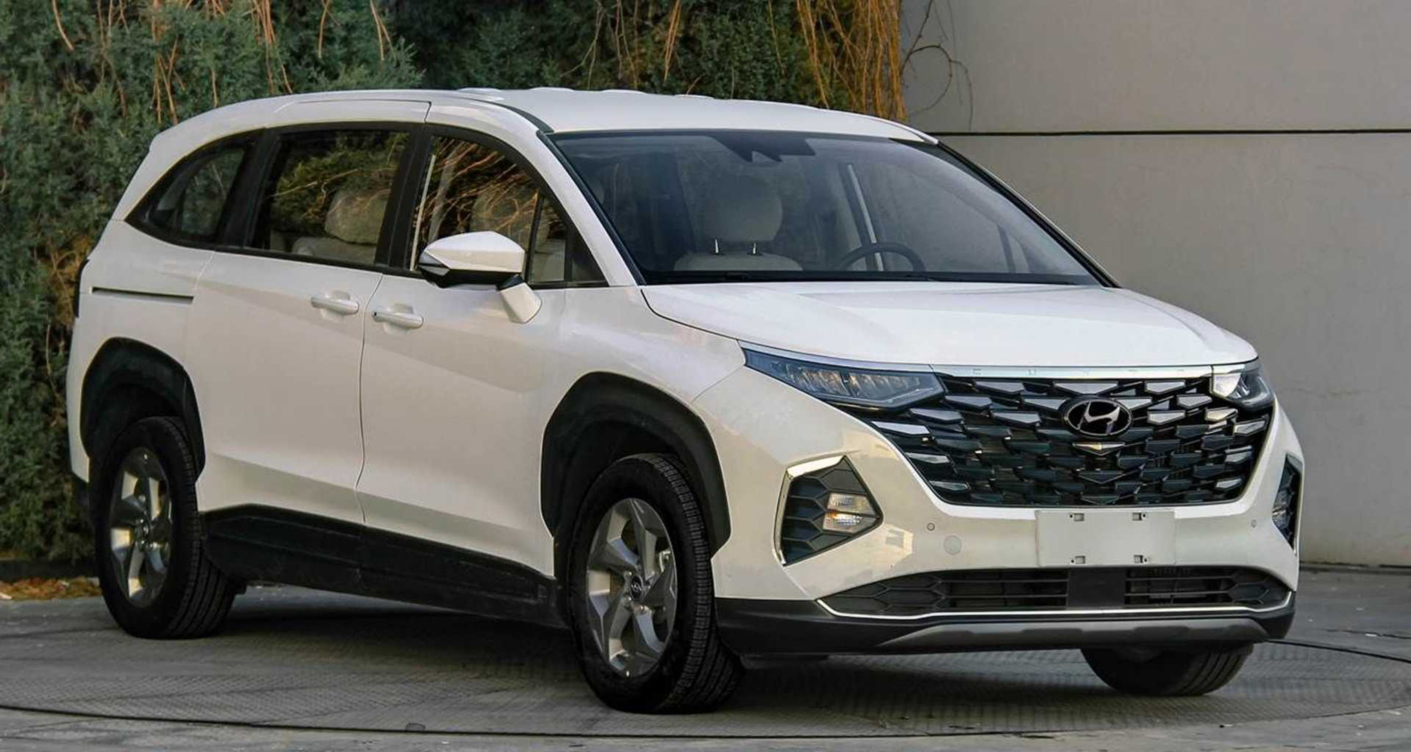 Hyundai Custo 2021 chính thức lộ diện, đối thủ Kia Sedona