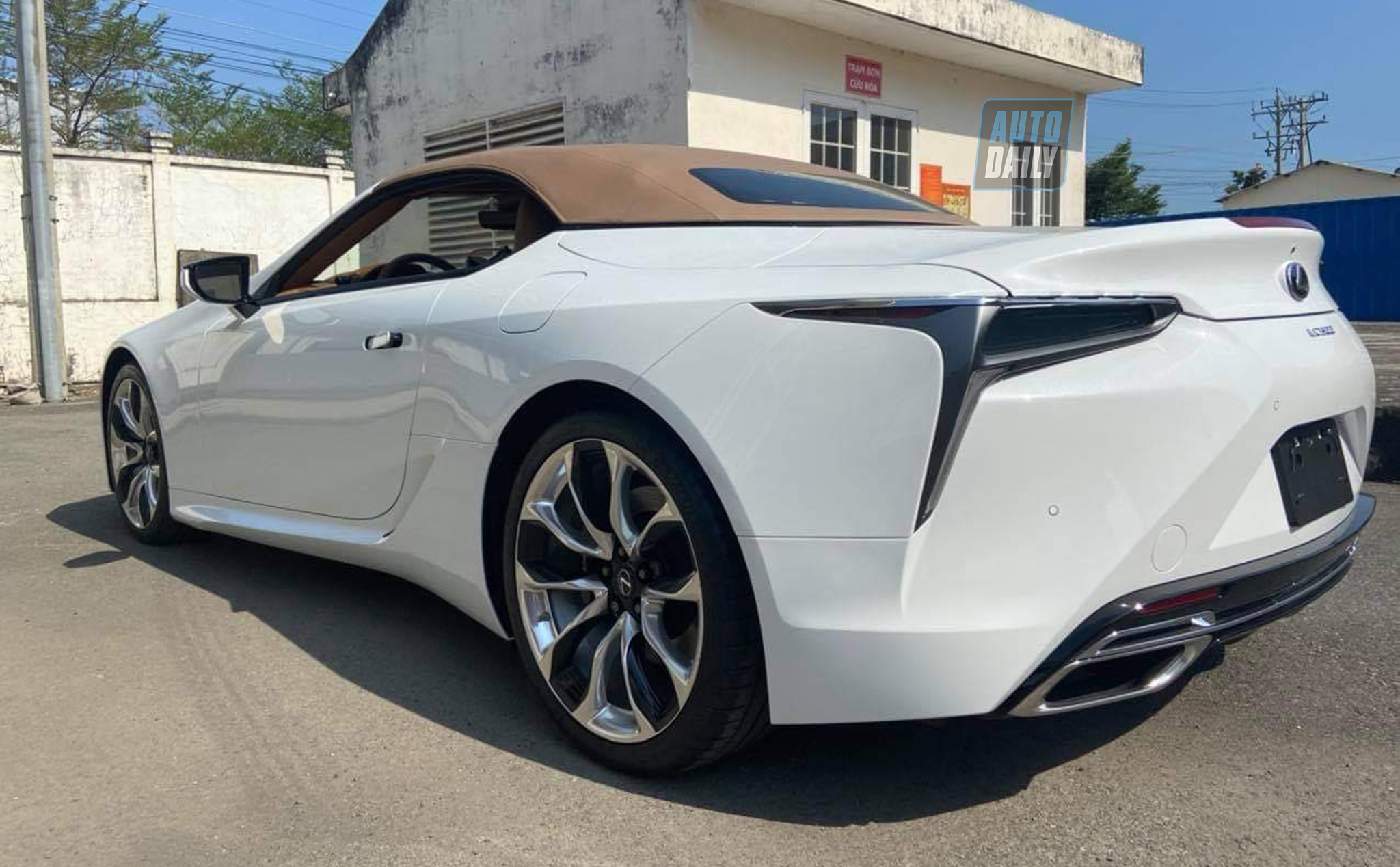 Lexus LC500 Convertible 2021 đầu tiên về Việt Nam lc1.jpg