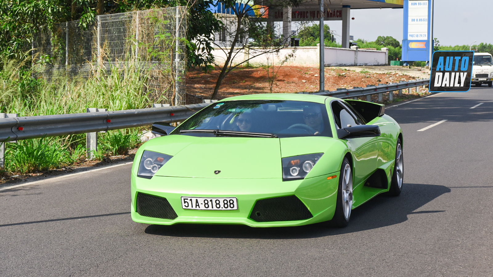 Cặp đôi siêu xe tham dự VietRally tròn 10 năm sau Car & Passion 2011 adt-8229-copy.jpg