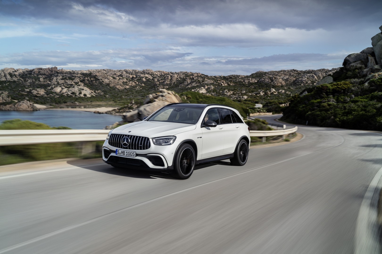2022-mercedes-amg-glc-63-s-joins-us-range-with-503-hp-will-hit-60-mph-in-36s-1.jpg