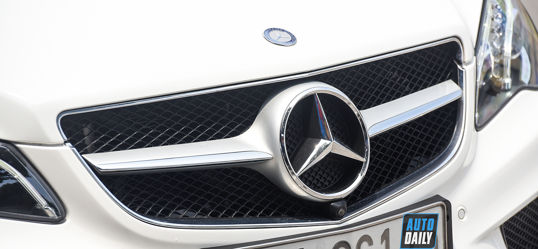 Mui trần hàng hiếm Mercedes-Benz E400 Cabriolet lên sàn xe cũ giá hơn 2 tỷ adt-4756-copy.jpg
