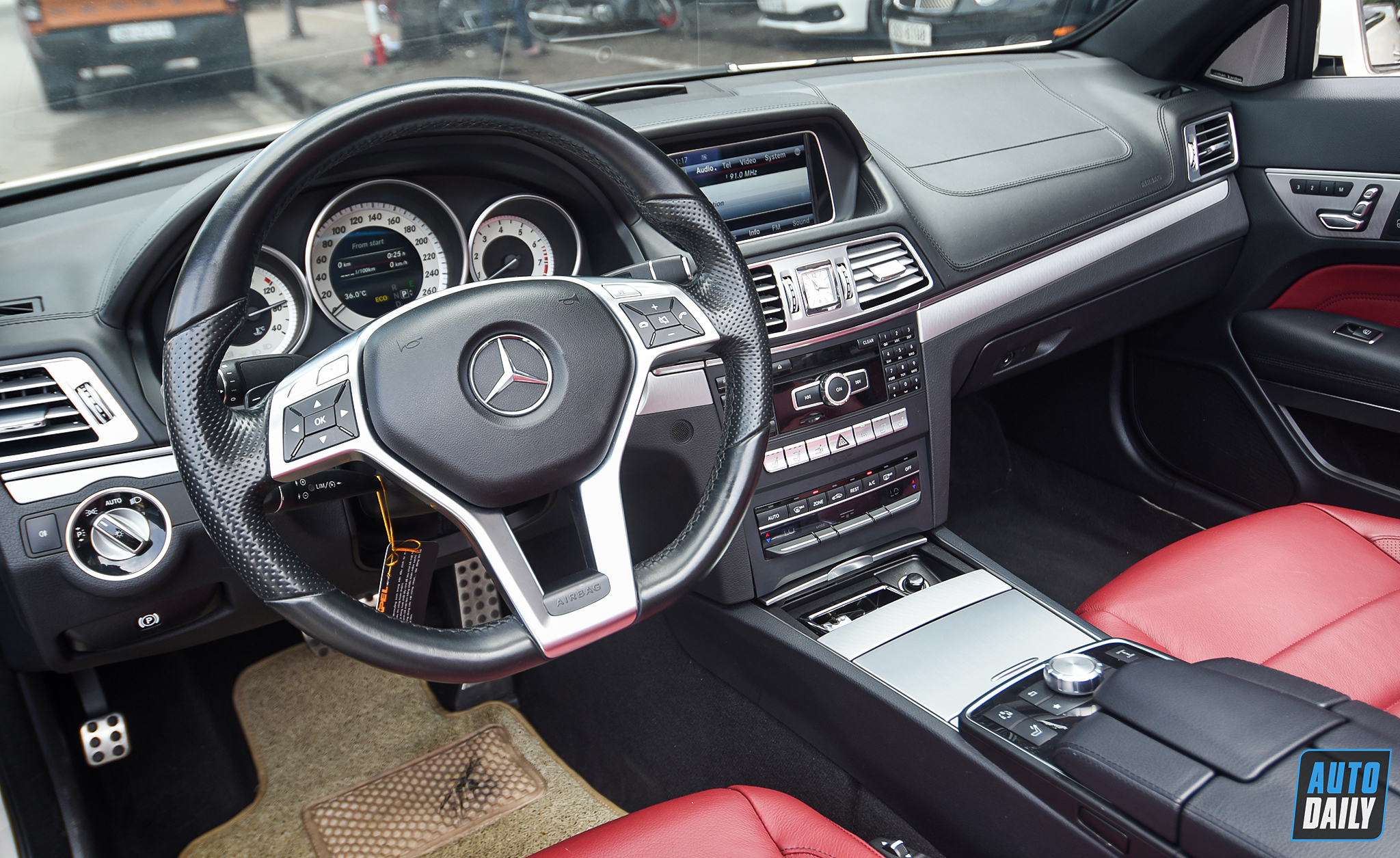 Mui trần hàng hiếm Mercedes-Benz E400 Cabriolet lên sàn xe cũ giá hơn 2 tỷ adt-4939-copy.jpg