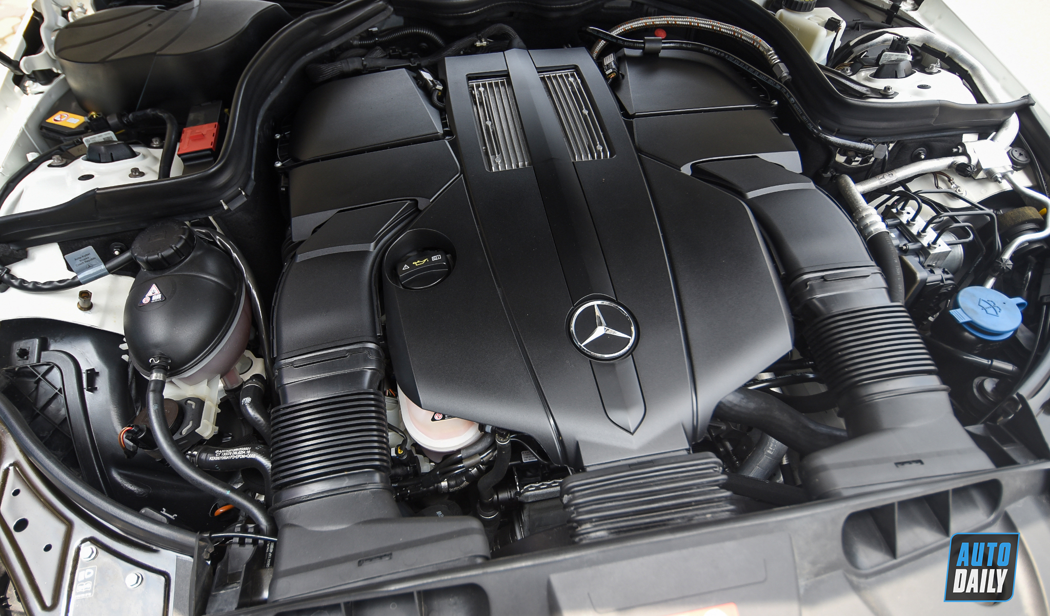 Mui trần hàng hiếm Mercedes-Benz E400 Cabriolet lên sàn xe cũ giá hơn 2 tỷ adt-4958-copy.jpg