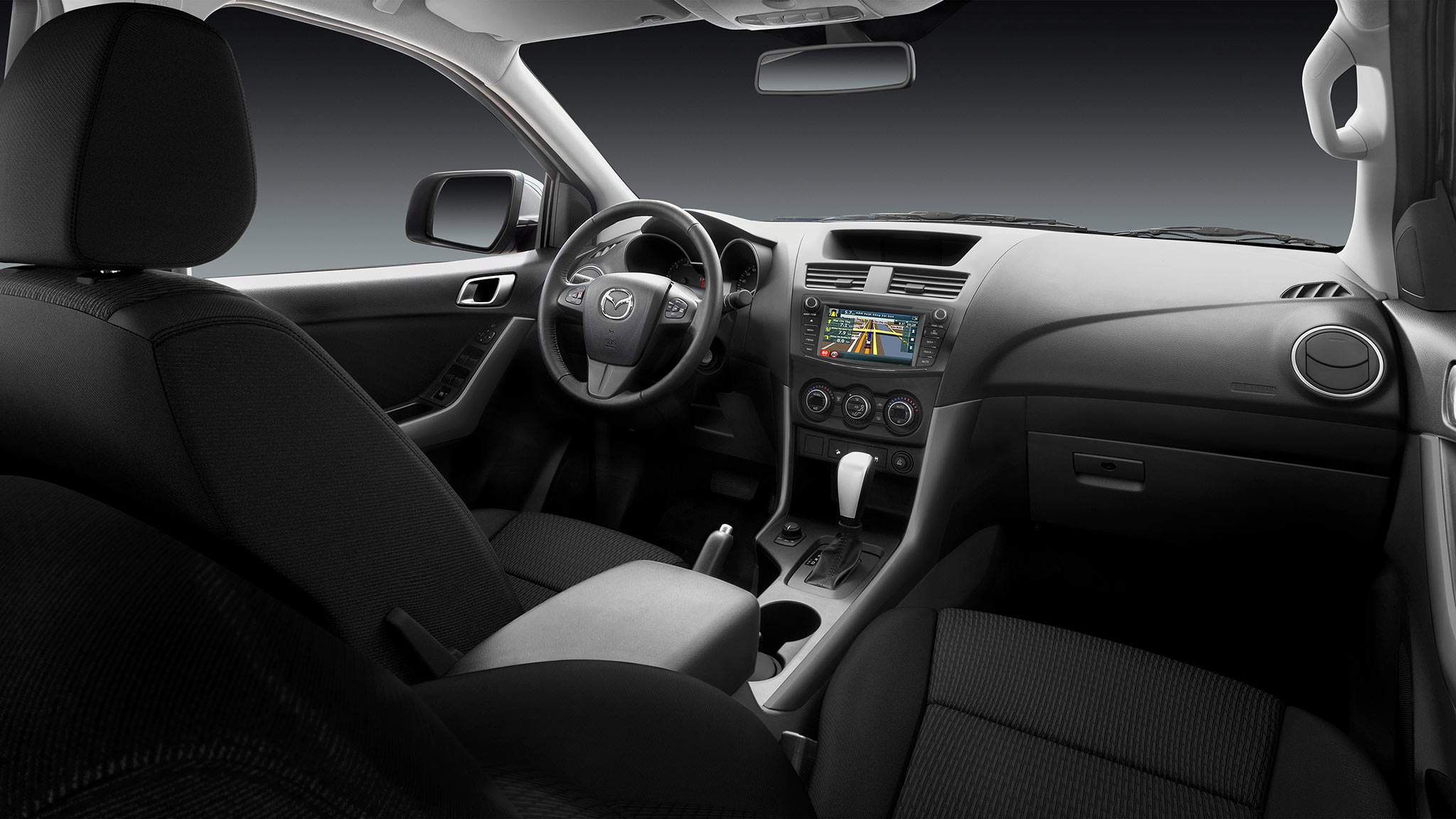 Mazda BT-50: Mẫu bán tải thực dụng và bền bỉ cho người dùng noi-that-new.jpg