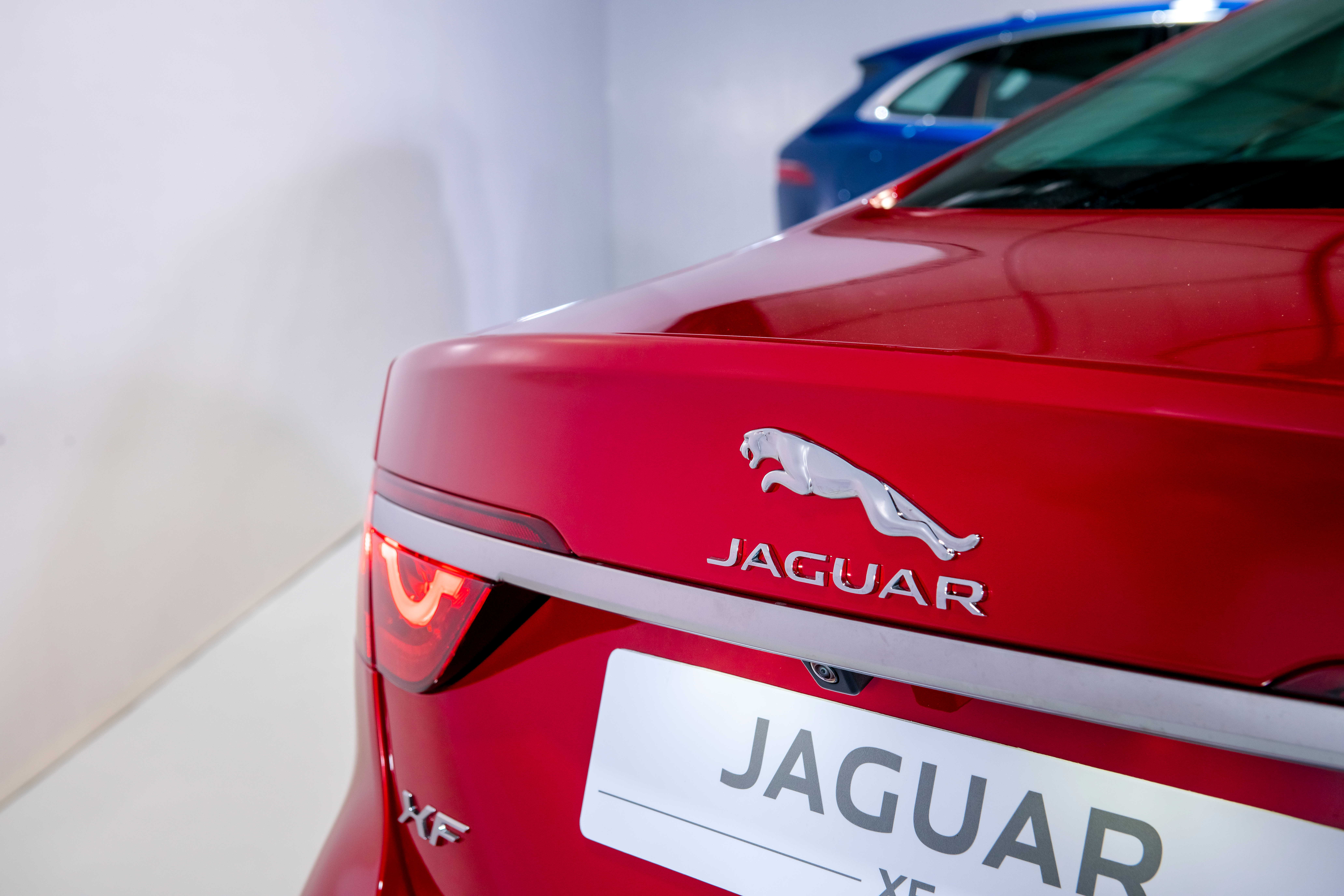 Jaguar%20XF%202.jpg