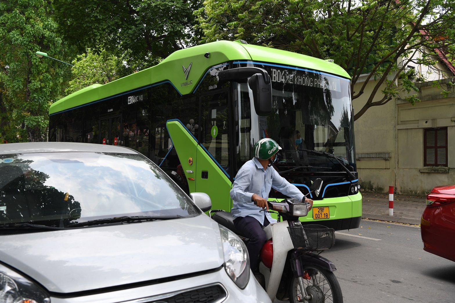 Xe buýt điện thông minh VinBus chạy thử tuyến tại Hà Nội vinbus-5.JPG