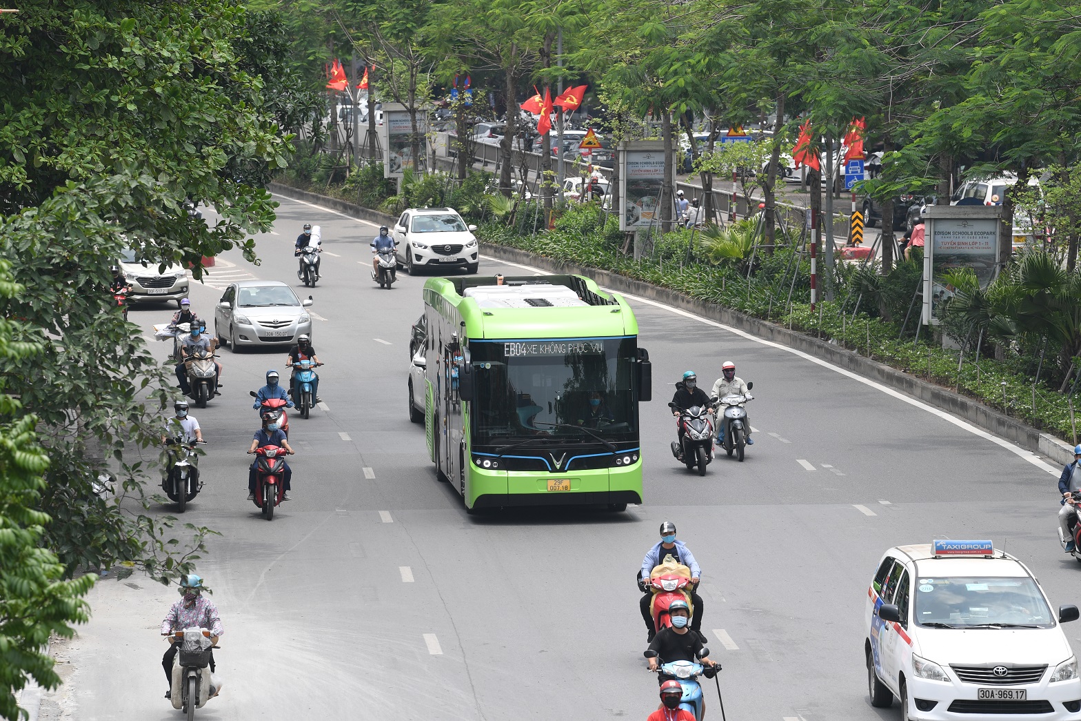 Xe buýt điện thông minh VinBus chạy thử tuyến tại Hà Nội vinbus-6.JPG