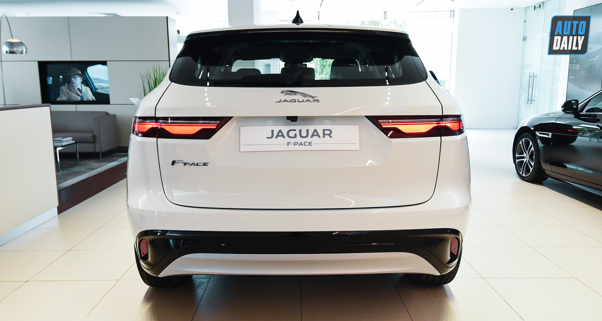 Jaguar, Jaguar F-Pace 2021, giá F-Pace 2021, giá Jaguar F-Pace 2021, ra mắt Jagaur, chi tiết Jaguar F-Pace 2021