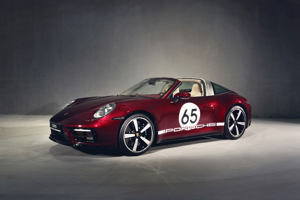 Porsche%20911%20Targa%204S%20Heritage%20Design%20phi%C3%AAn%20b%E1%BA%A3n%20gi%E1%BB%9Bi%20h%E1%BA%A1n%20(1).jpg
