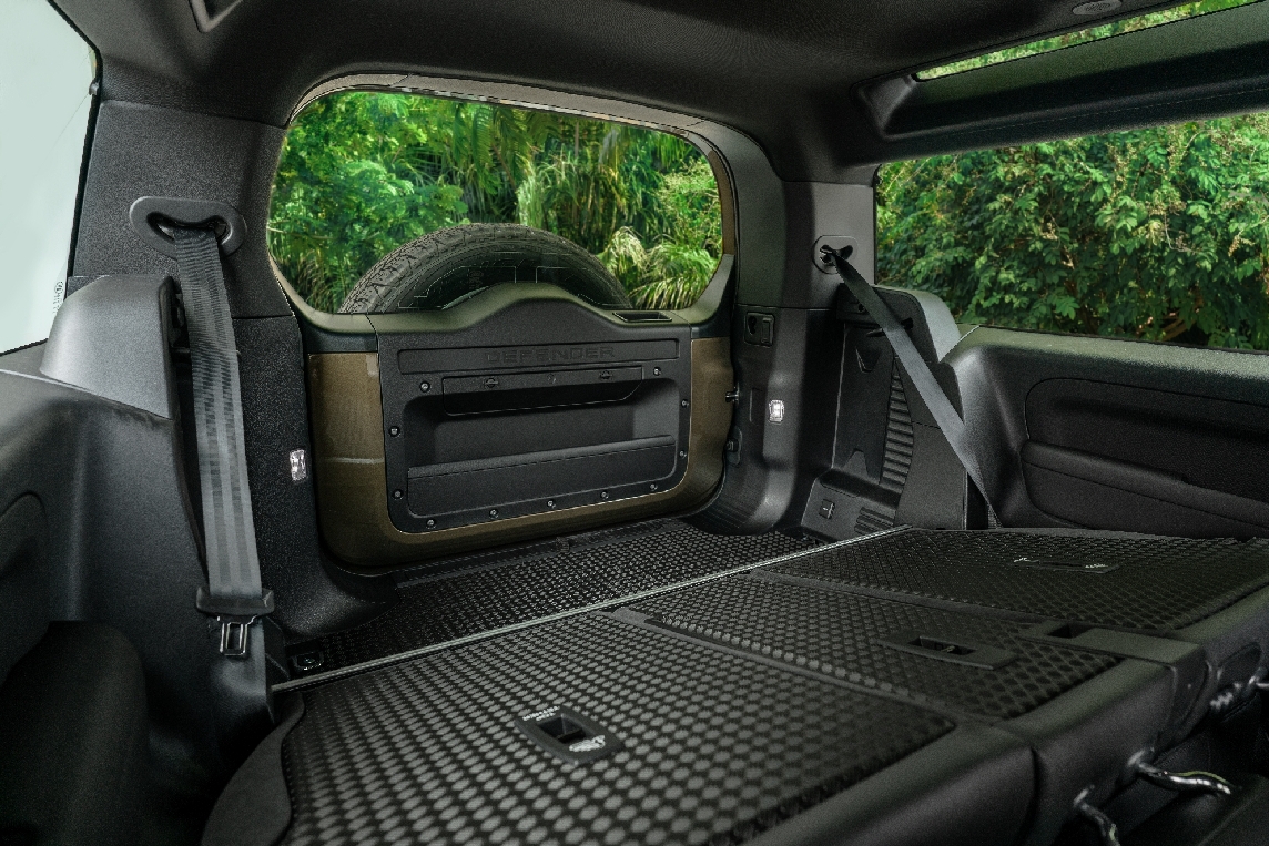 Land Rover Defender 90 mới về Việt Nam, giá từ 3,935 tỷ đồng Land Rover Defender 90 (1).JPG