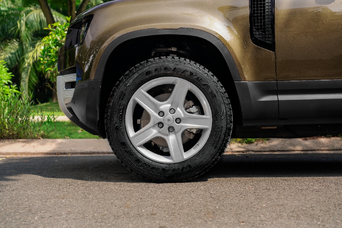 Land Rover Defender 90 mới về Việt Nam, giá từ 3,935 tỷ đồng Land Rover Defender 90 (8).JPG