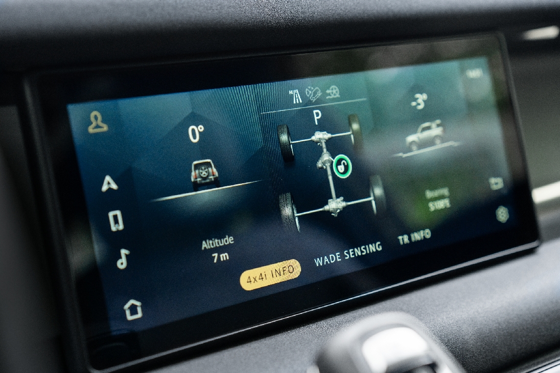 Land Rover Defender 90 mới về Việt Nam, giá từ 3,935 tỷ đồng Land Rover Defender 90 (9).JPG