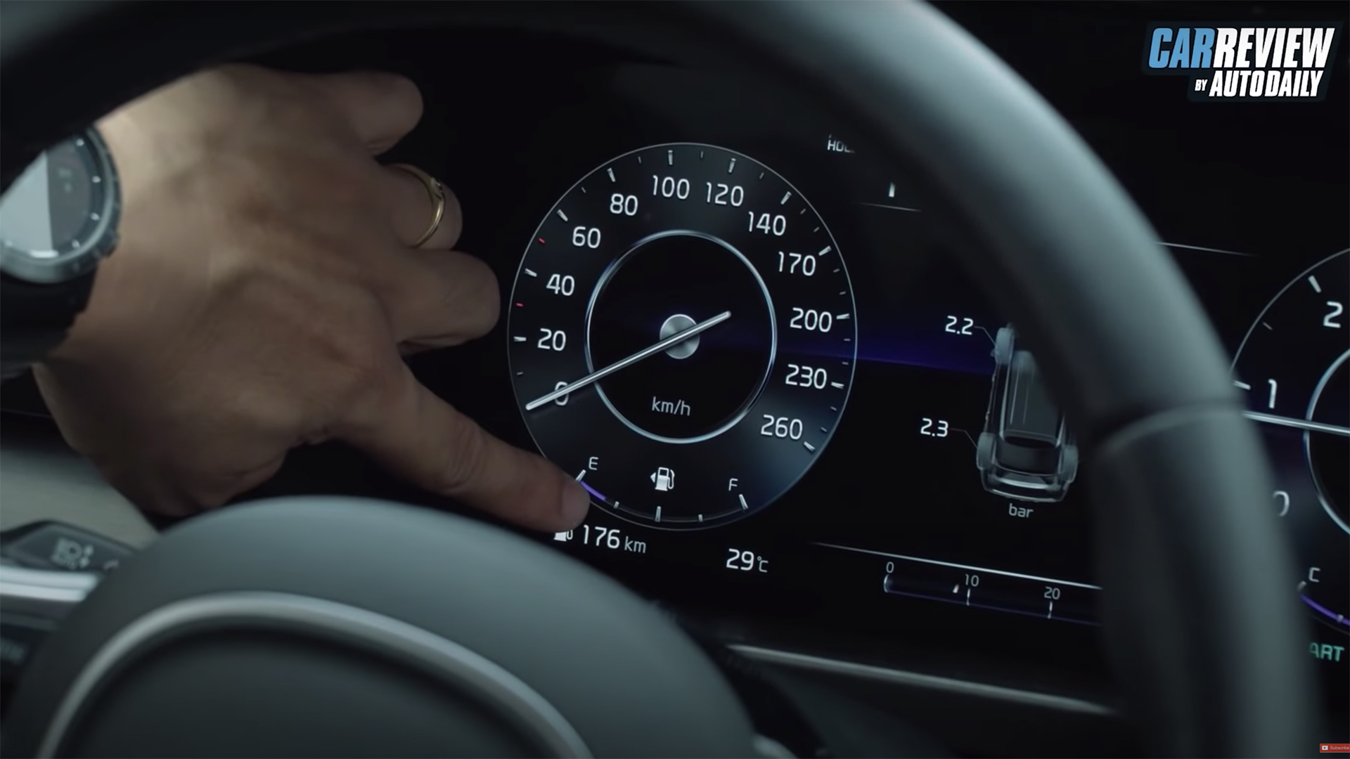 Những sai lầm nghiêm trọng thường gặp khi lái xe số tự động nhien-lieu.jpg