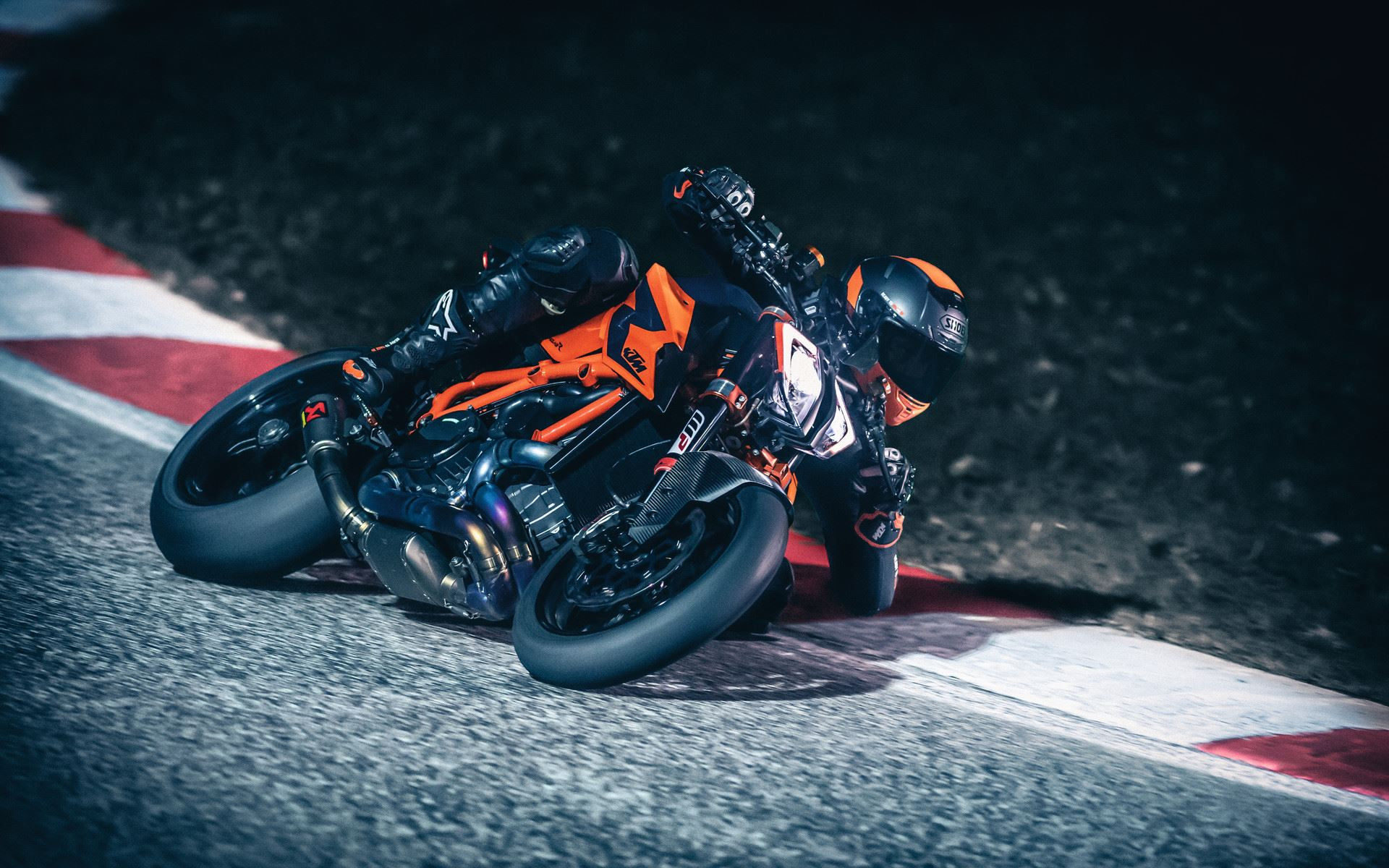 Hàng loạt xe mô tô KTM mới nhất sắp cập bến Việt Nam KTM 1290 Super Duke R.jpg