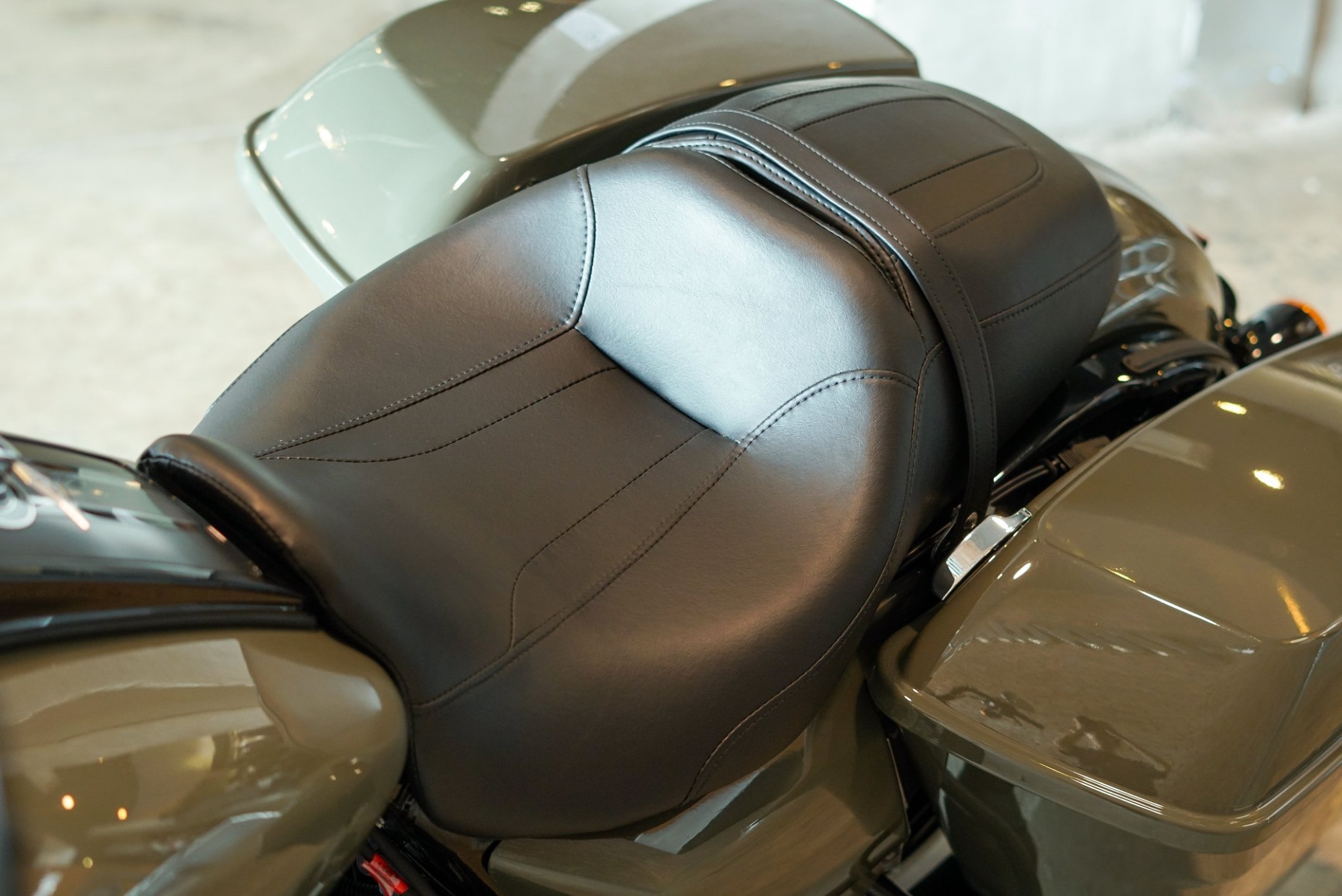 Harley-Davidson Road King Special 2021 có giá từ 965 triệu đồng Harley-Davidson Road King Special 2021 sở hữu chiều dài cơ sở 1.625 mm, khoảng sáng gầm 125 mm cùng độ cao yên xe 675 mm..jpg