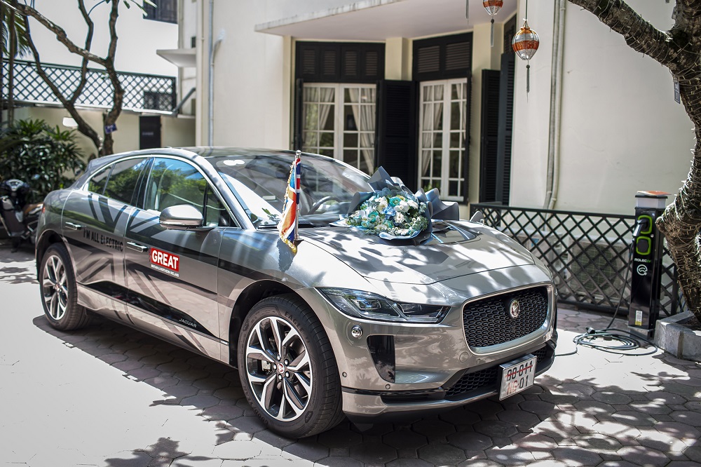 jaguar-i-pace-4.jpg