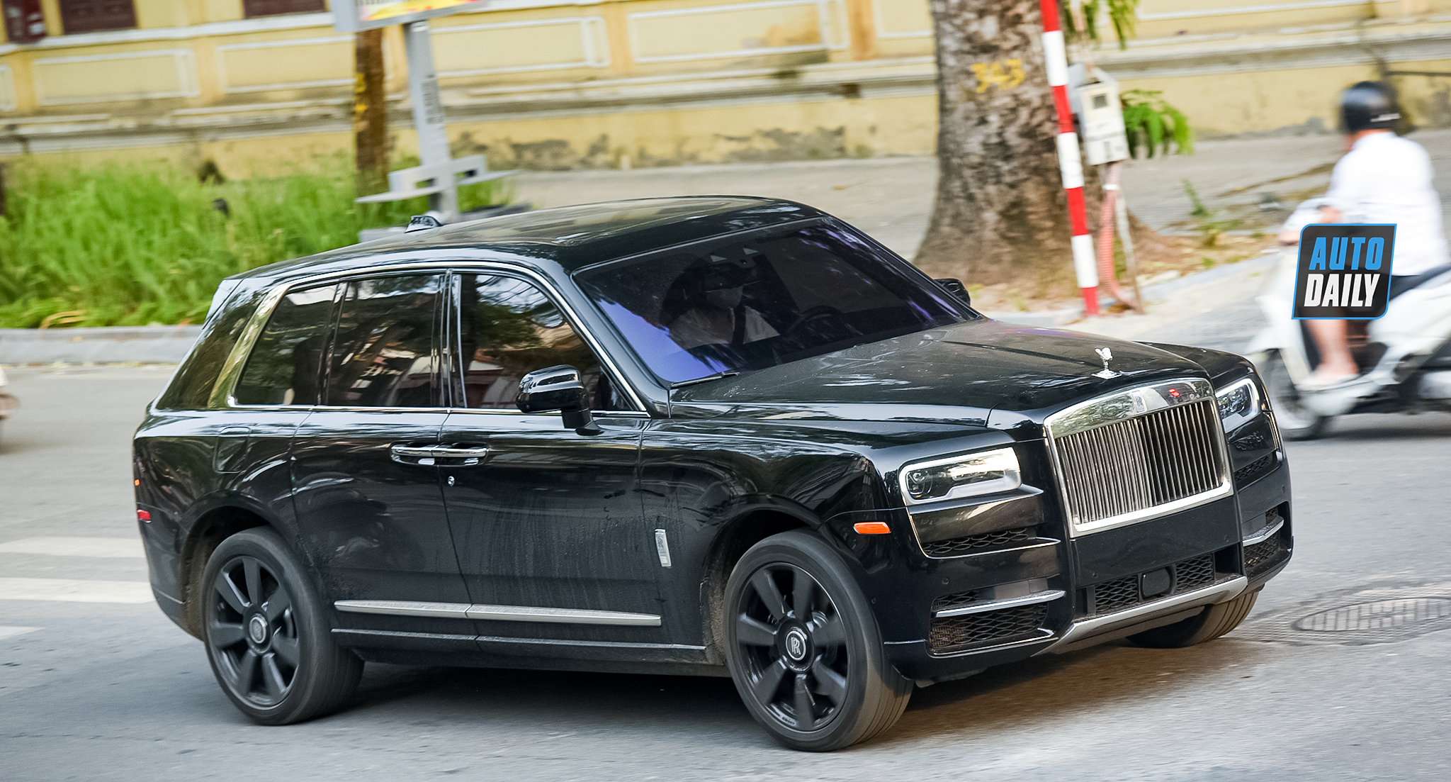 Autodaily Street Shots (P6): Những chiếc SUV KHỦNG giá chục tỷ adt-1784-copy.jpg