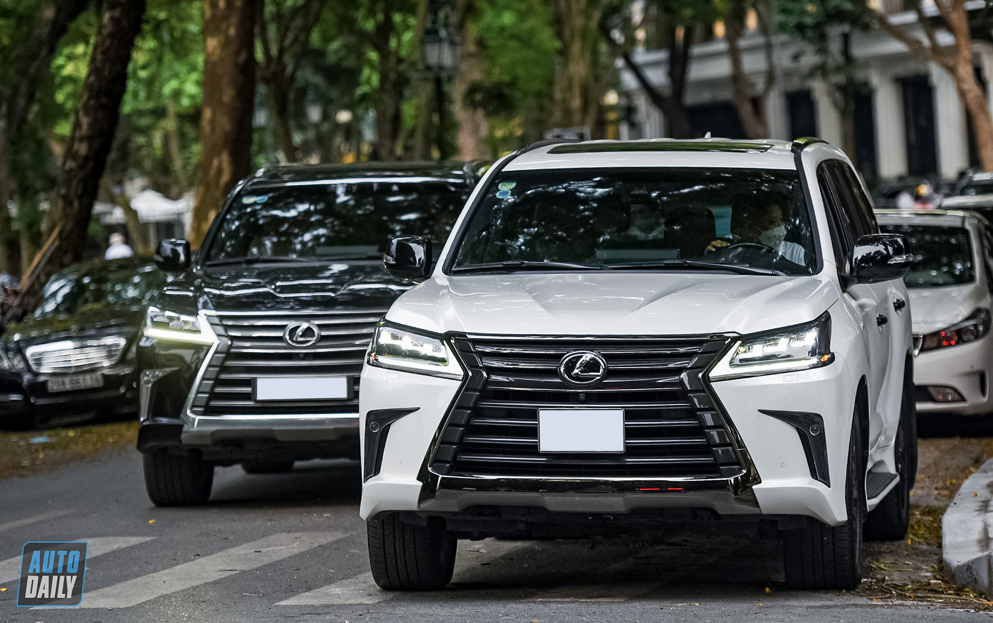 Autodaily Street Shots (P6): Những chiếc SUV KHỦNG giá chục tỷ adt-2850-copy.jpg