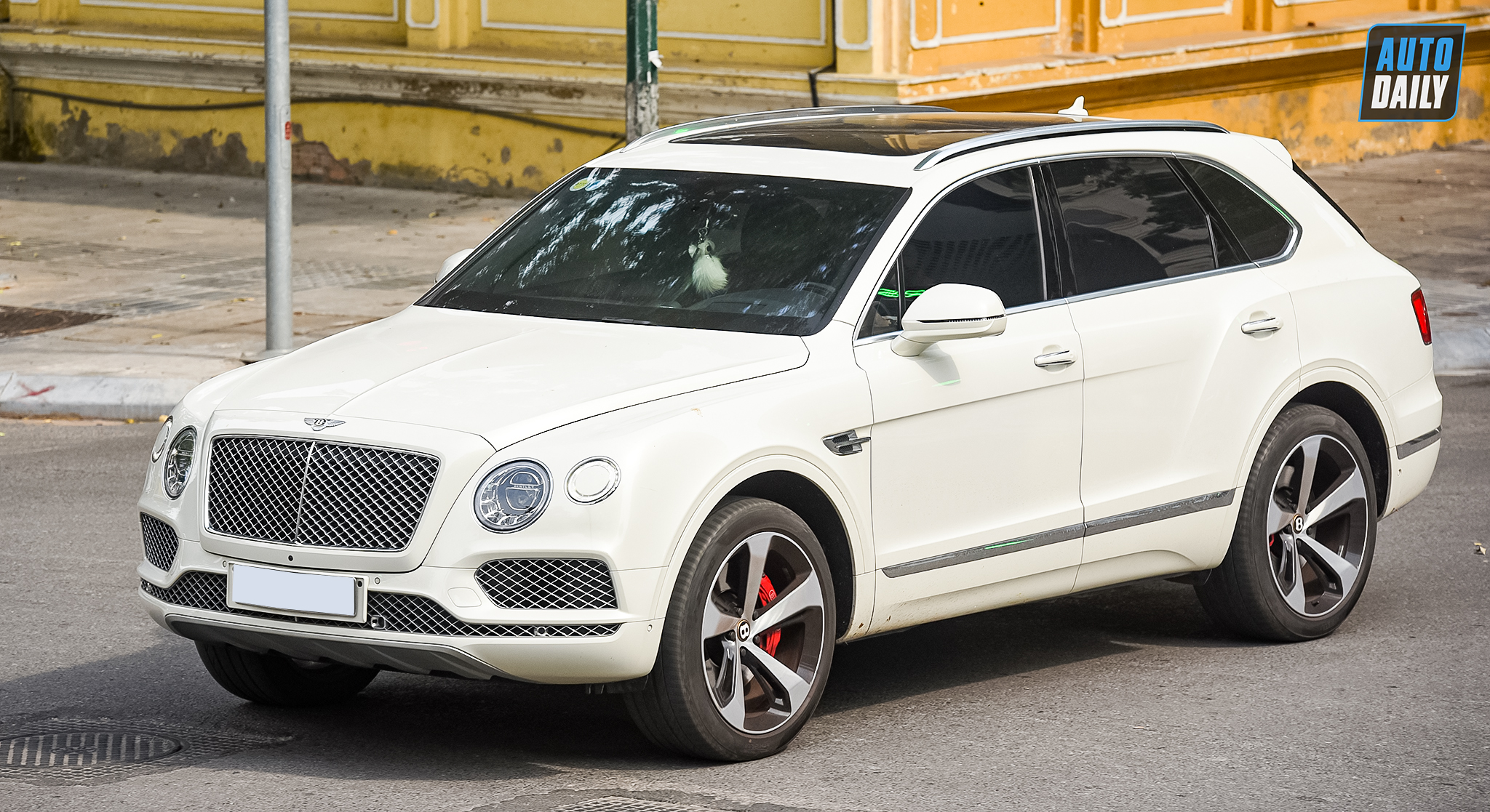 Autodaily Street Shots (P6): Những chiếc SUV KHỦNG giá chục tỷ adt-3182-copy.jpg