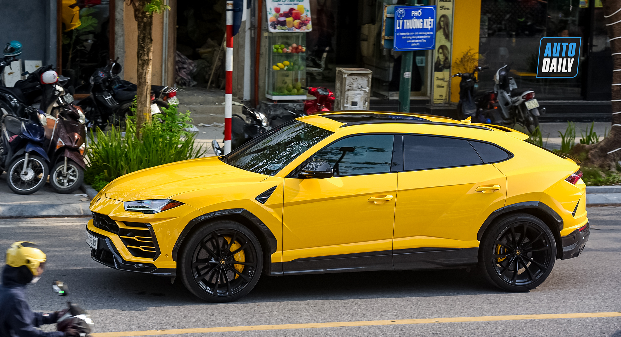 Autodaily Street Shots (P6): Những chiếc SUV KHỦNG giá chục tỷ adt-3271-copy.jpg
