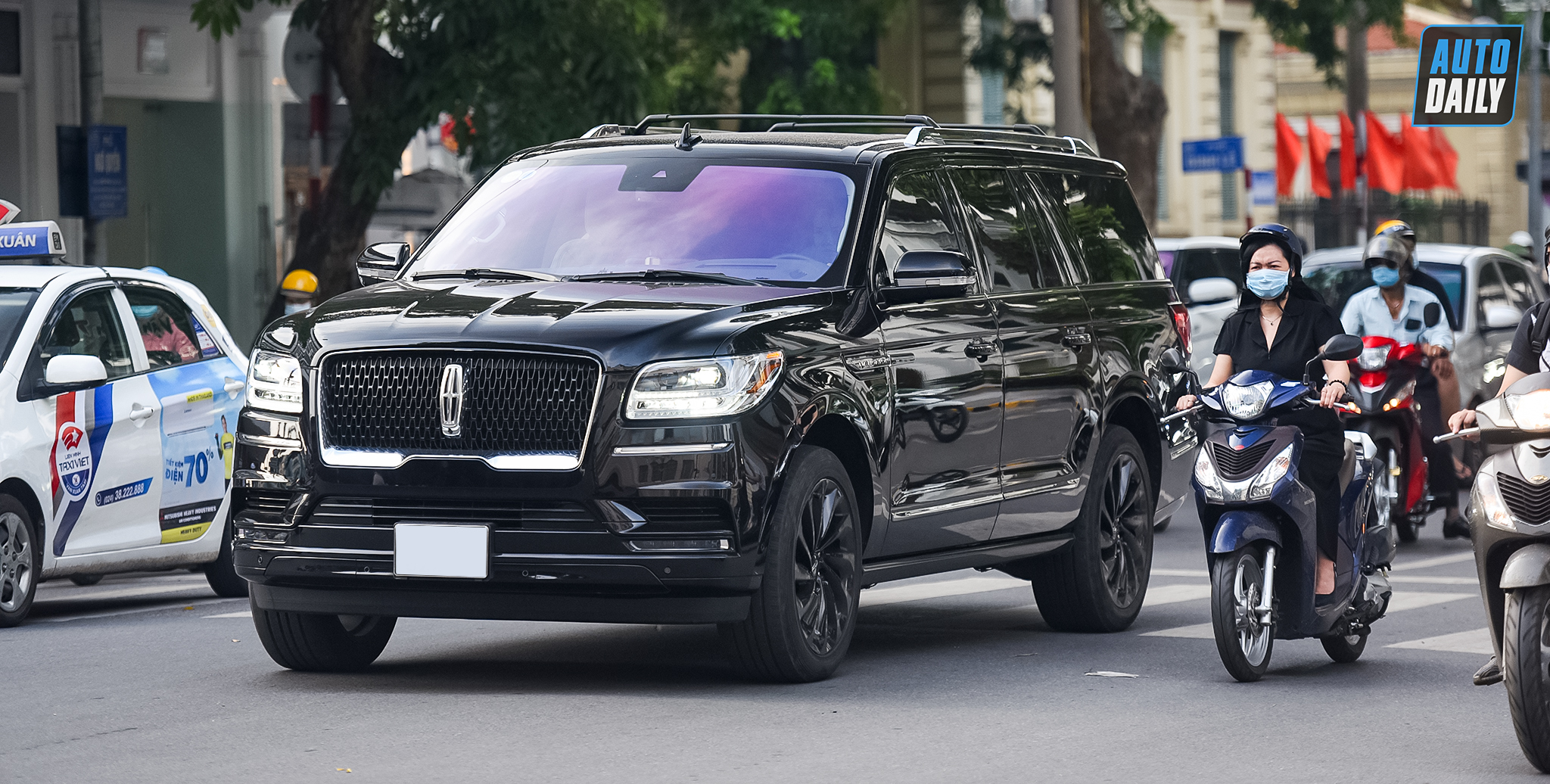 Autodaily Street Shots (P6): Những chiếc SUV KHỦNG giá chục tỷ adt-3352-copy.jpg