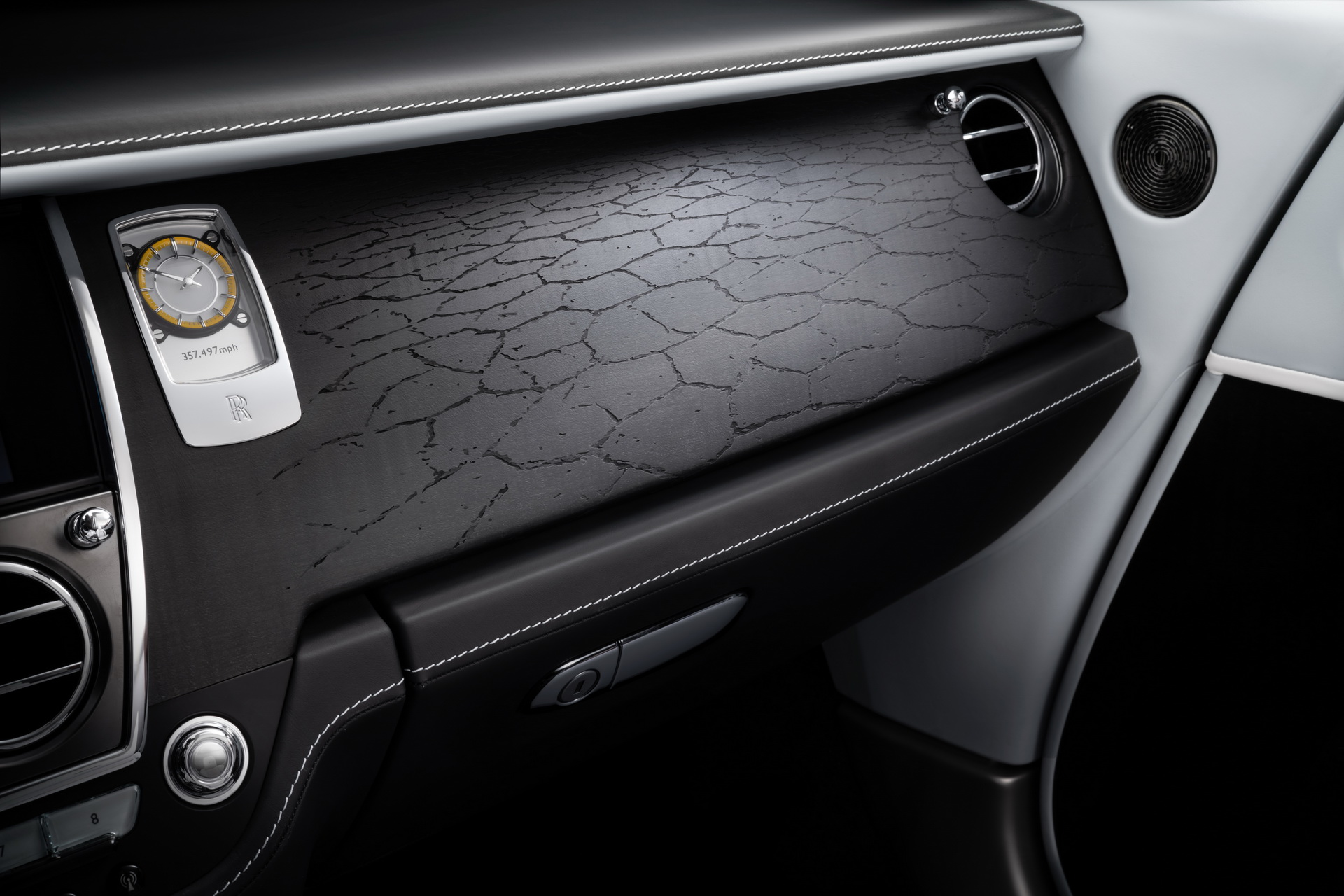 Rolls-Royce ra mắt bộ sưu tập Landspeed độc đáo cho 2 mẫu xe Wraith và Dawn rolls-royce-landspeed-collection-22.jpg