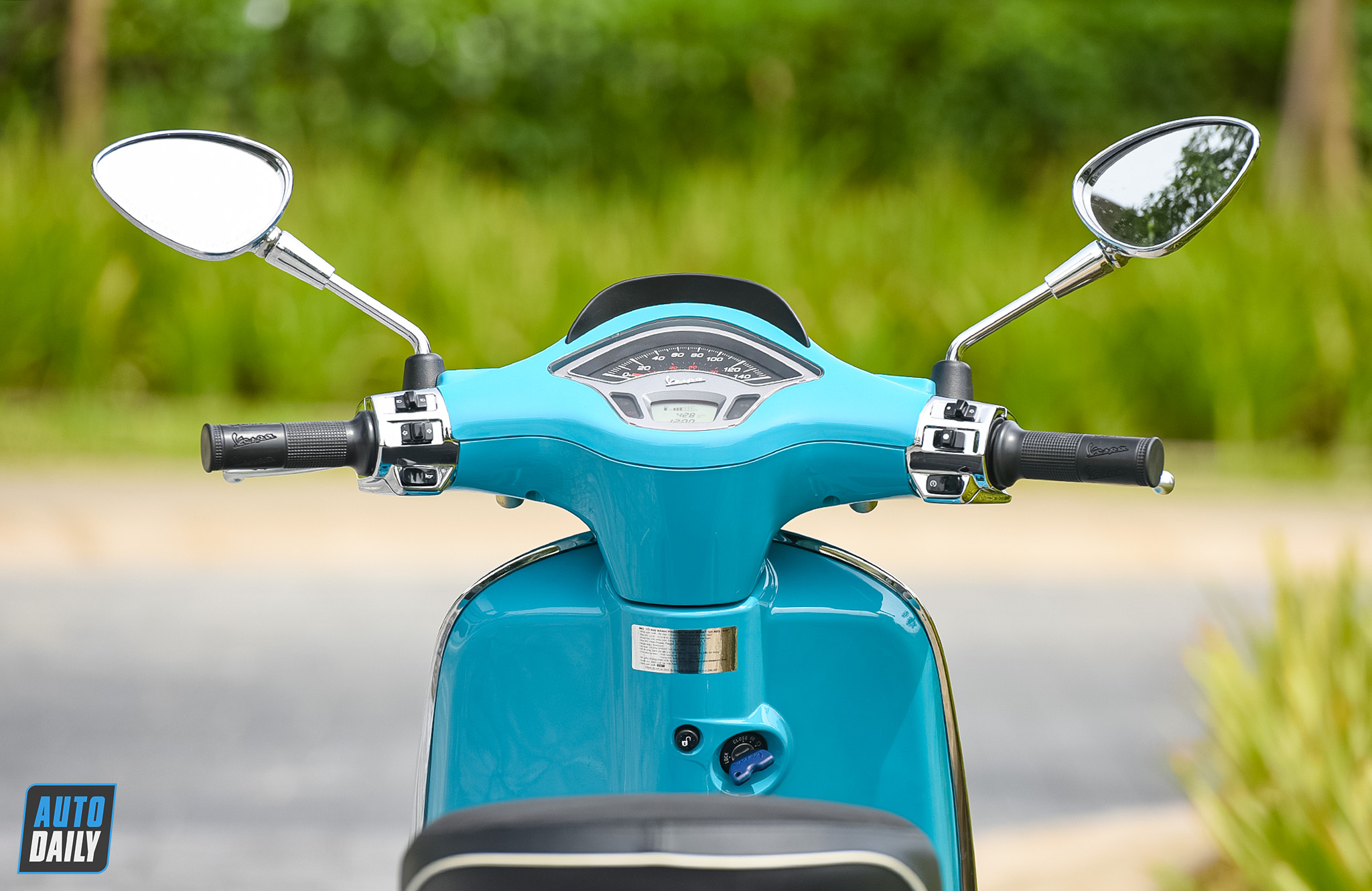 Diện kiến loạt màu mới cực chất trên xe Vespa tại Việt Nam vespa-new-color-autodaily-19.jpg