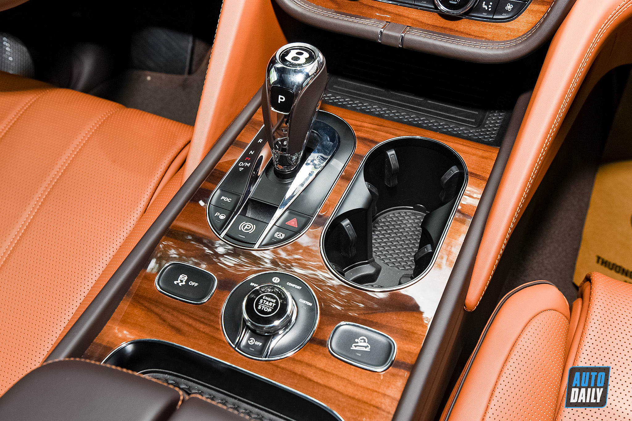 Bentley Bentayga V8 First Edition 2021 trang trí Veneer Koa giá hơn 18 tỷ bentley-bentayga-autodaily1.jpg