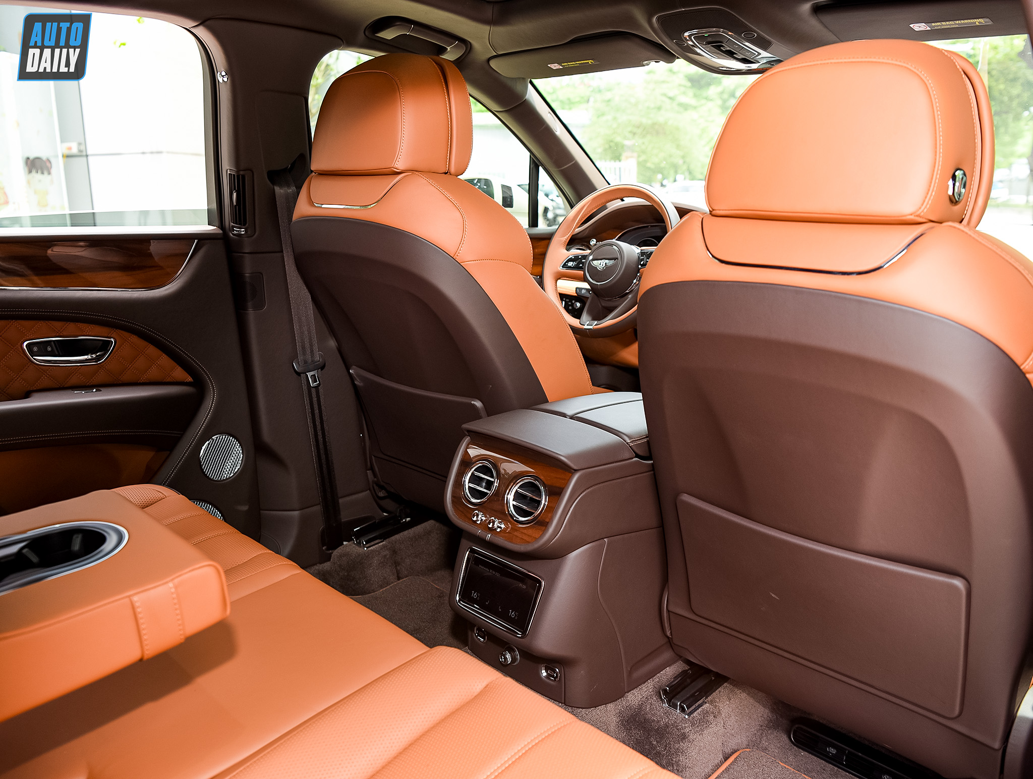 Bentley Bentayga V8 First Edition 2021 trang trí Veneer Koa giá hơn 18 tỷ bentley-bentayga-autodaily11.jpg
