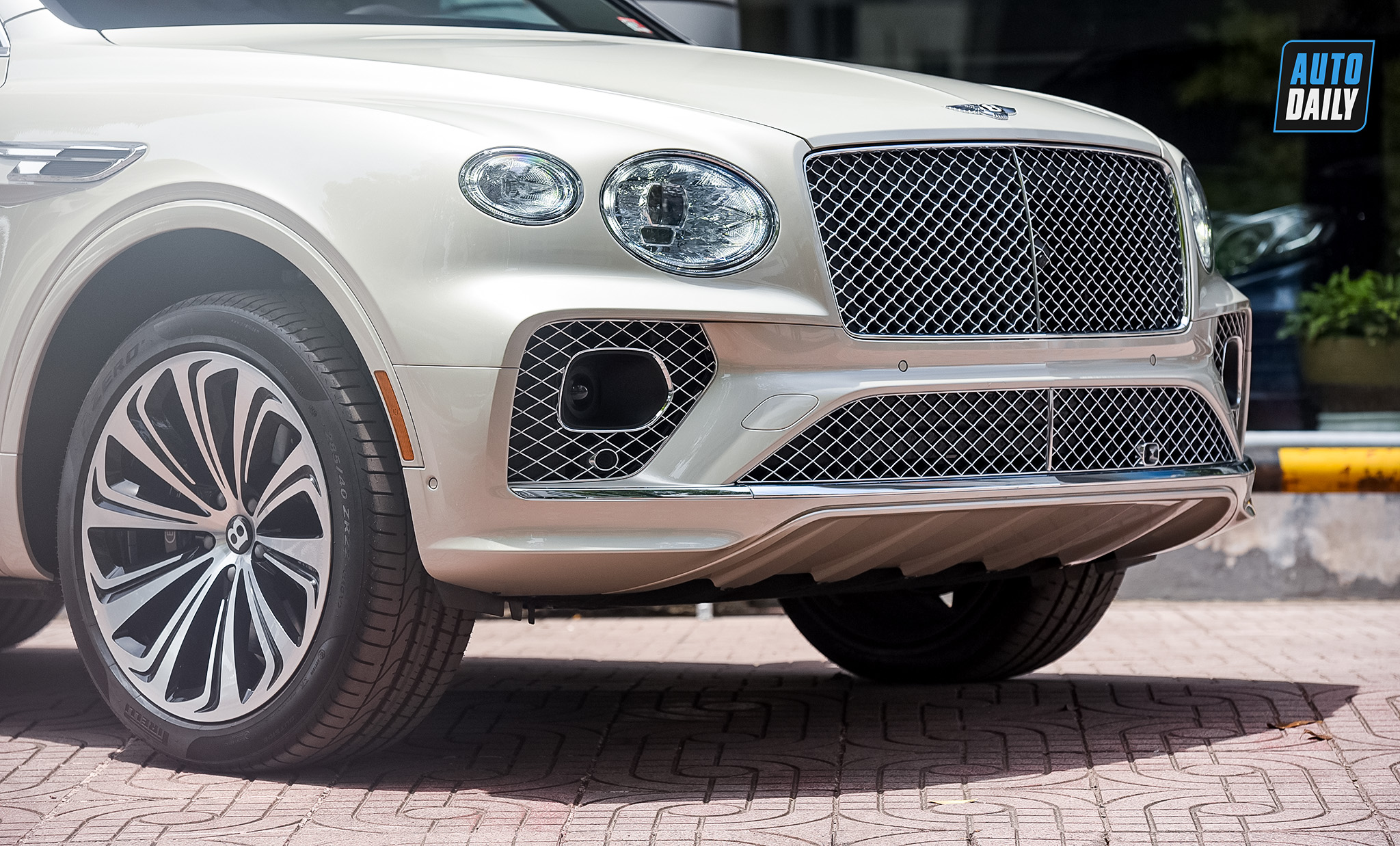 Bentley Bentayga V8 First Edition 2021 trang trí Veneer Koa giá hơn 18 tỷ bentley-bentayga-autodaily19.jpg