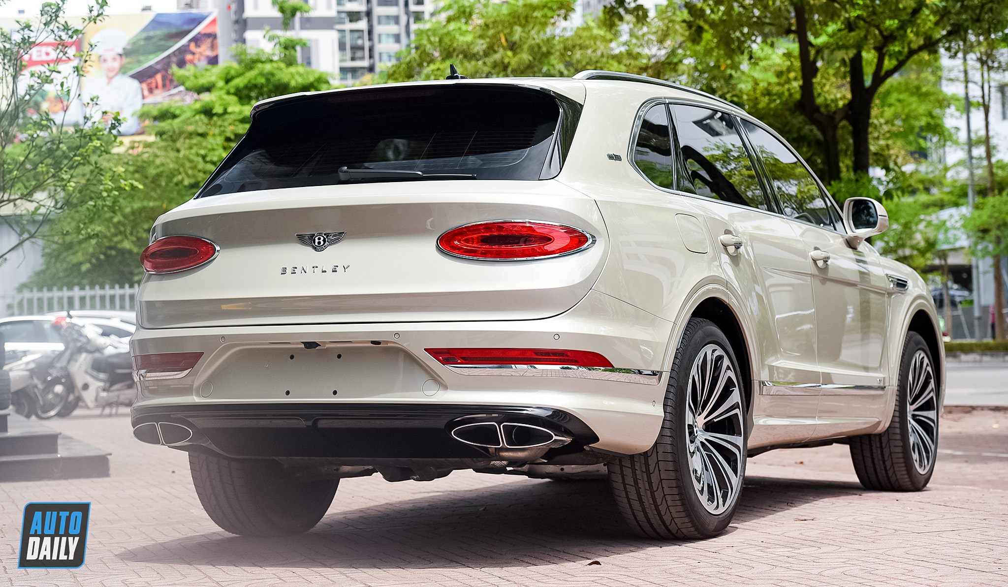 Bentley Bentayga V8 First Edition 2021 trang trí Veneer Koa giá hơn 18 tỷ bentley-bentayga-autodaily22.jpg