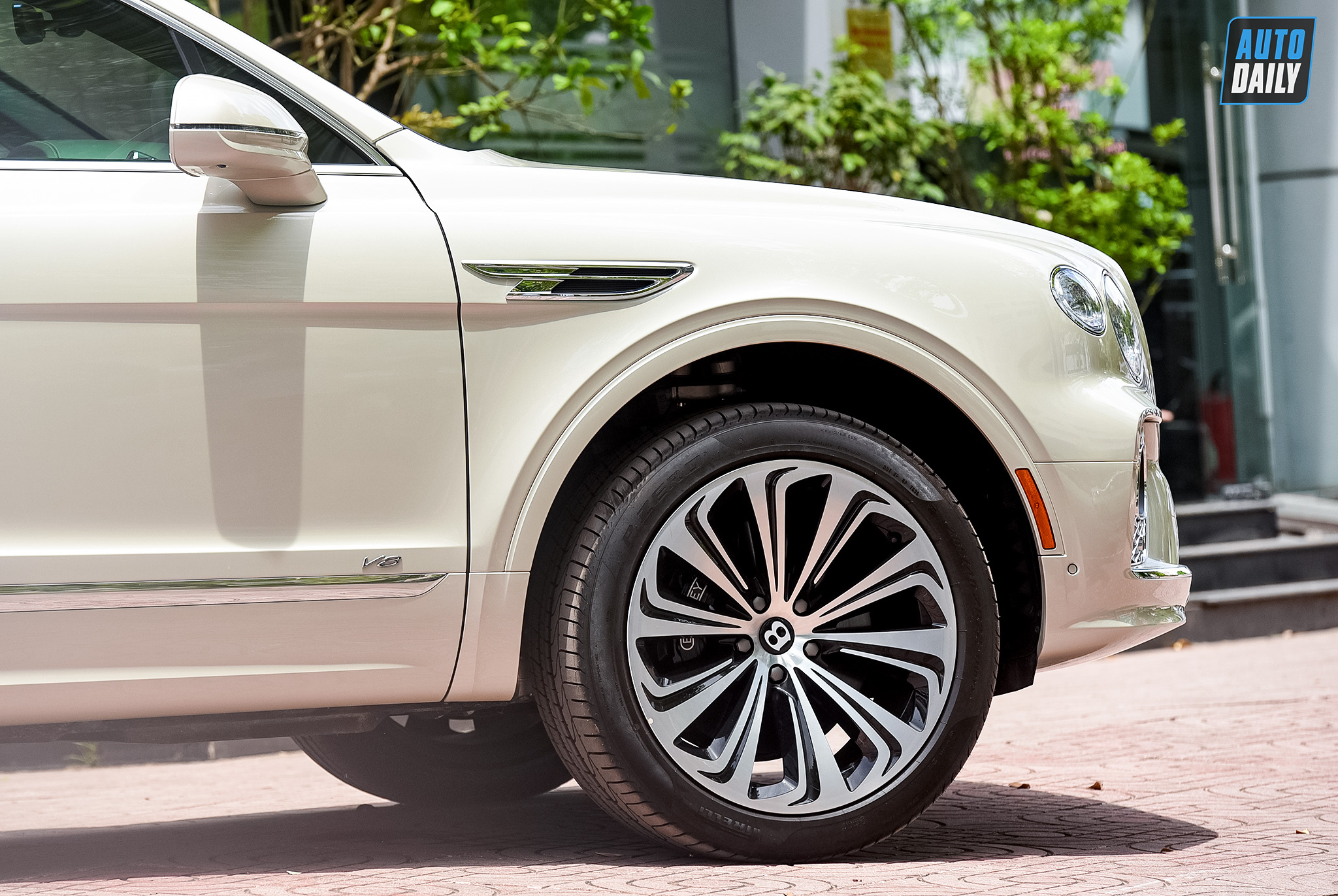 Bentley Bentayga V8 First Edition 2021 trang trí Veneer Koa giá hơn 18 tỷ bentley-bentayga-autodaily23.jpg