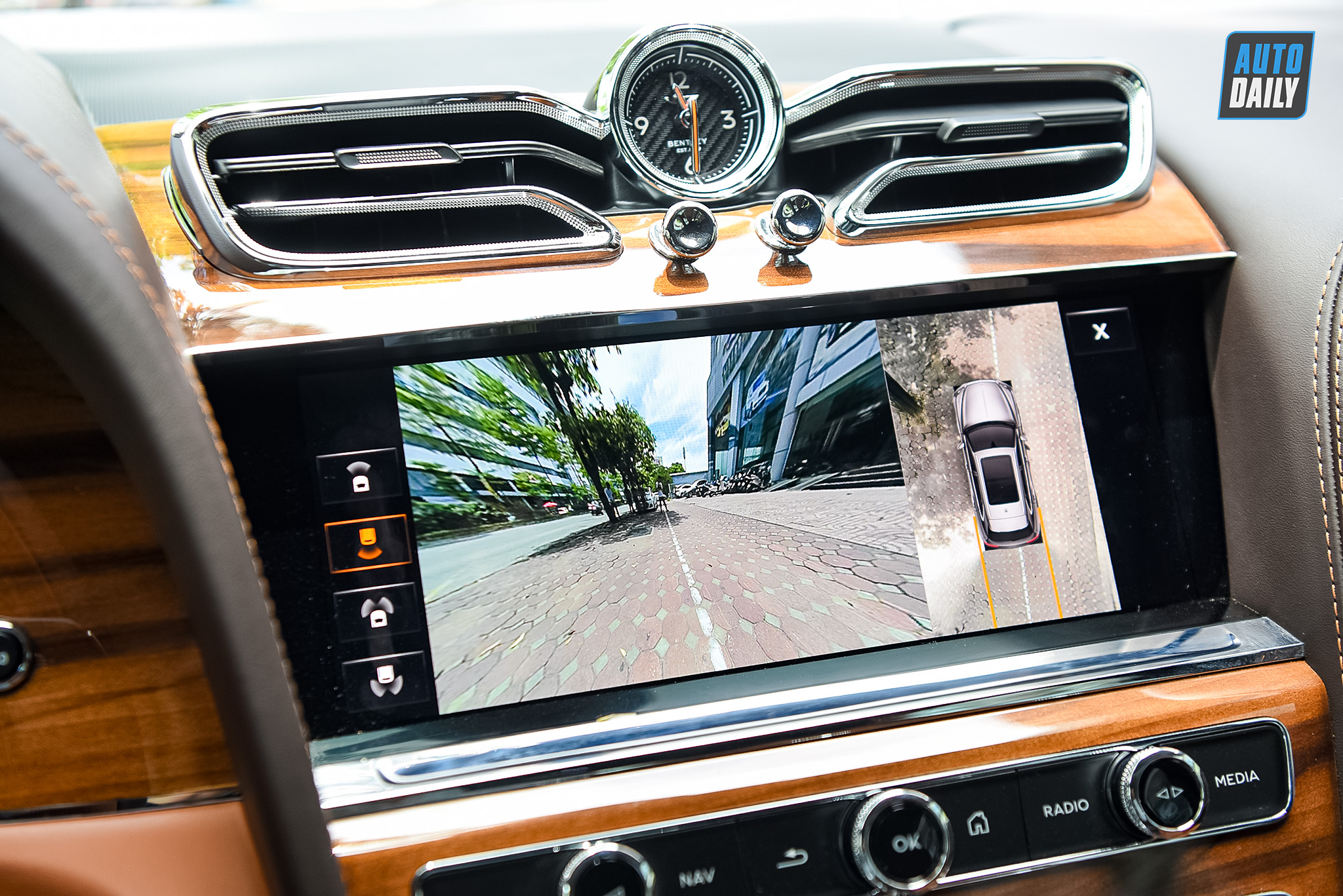 Bentley Bentayga V8 First Edition 2021 trang trí Veneer Koa giá hơn 18 tỷ bentley-bentayga-autodaily4.jpg