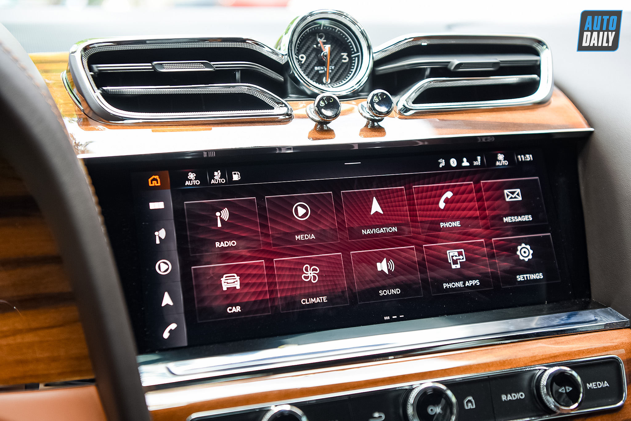 Bentley Bentayga V8 First Edition 2021 trang trí Veneer Koa giá hơn 18 tỷ bentley-bentayga-autodaily5.jpg