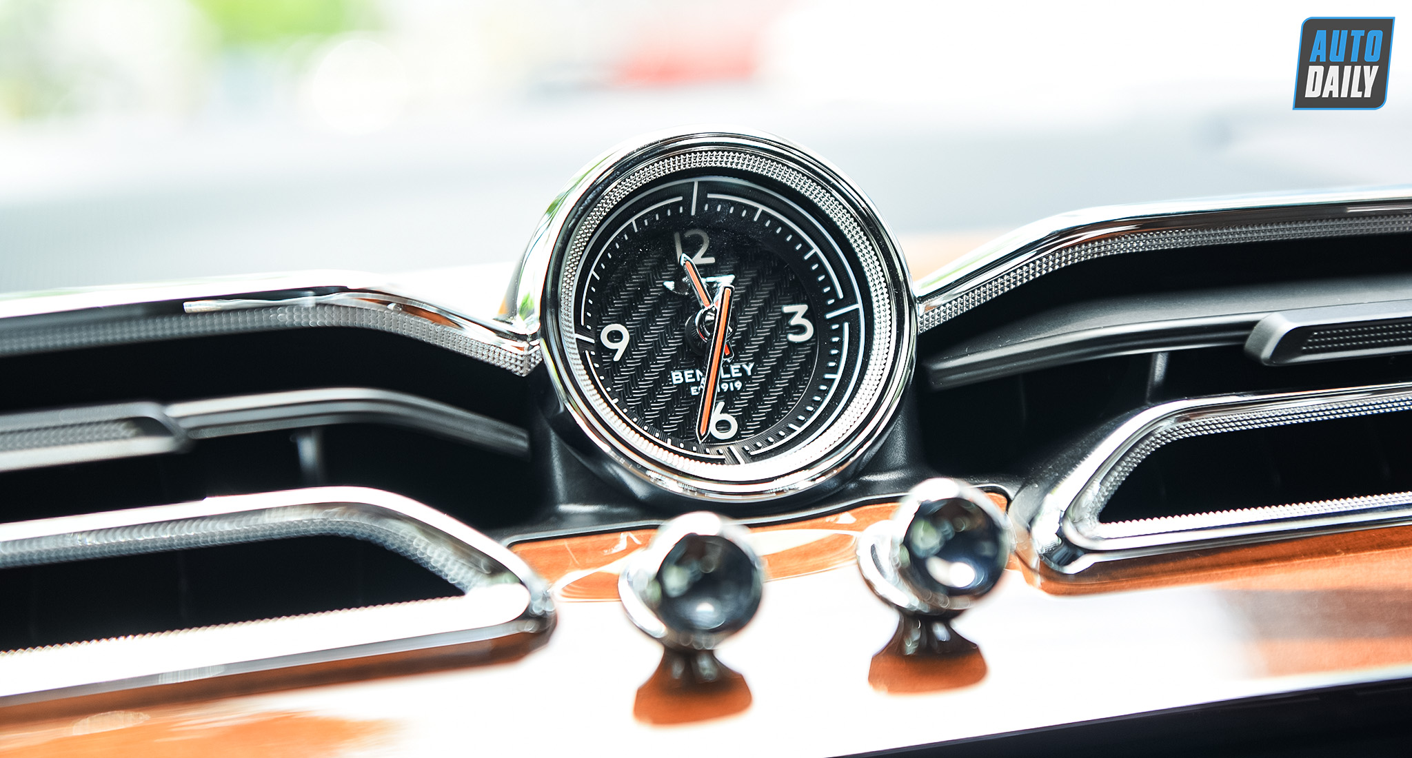 Bentley Bentayga V8 First Edition 2021 trang trí Veneer Koa giá hơn 18 tỷ bentley-bentayga-autodaily6.jpg