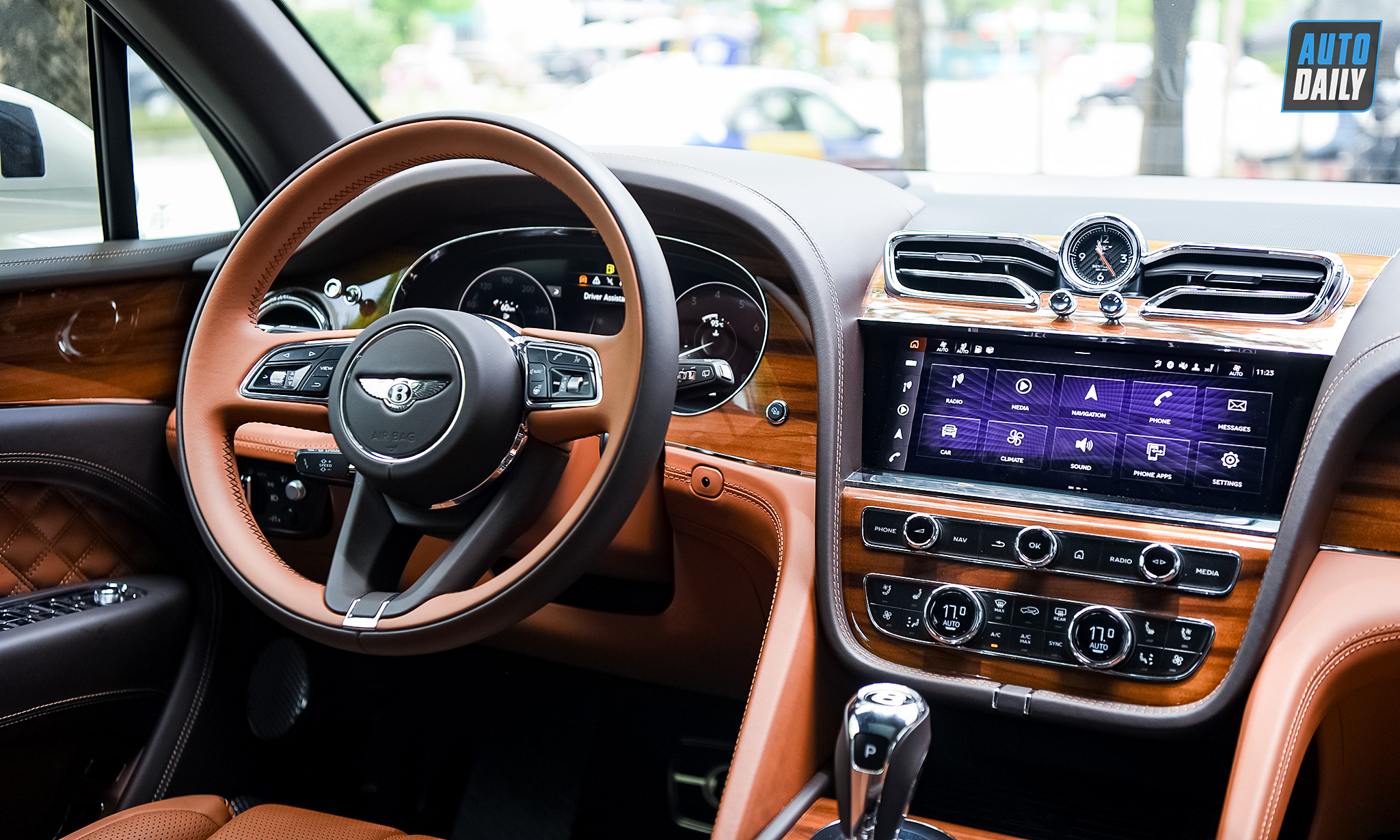 Bentley Bentayga V8 First Edition 2021 trang trí Veneer Koa giá hơn 18 tỷ bentley-bentayga-autodaily8.jpg