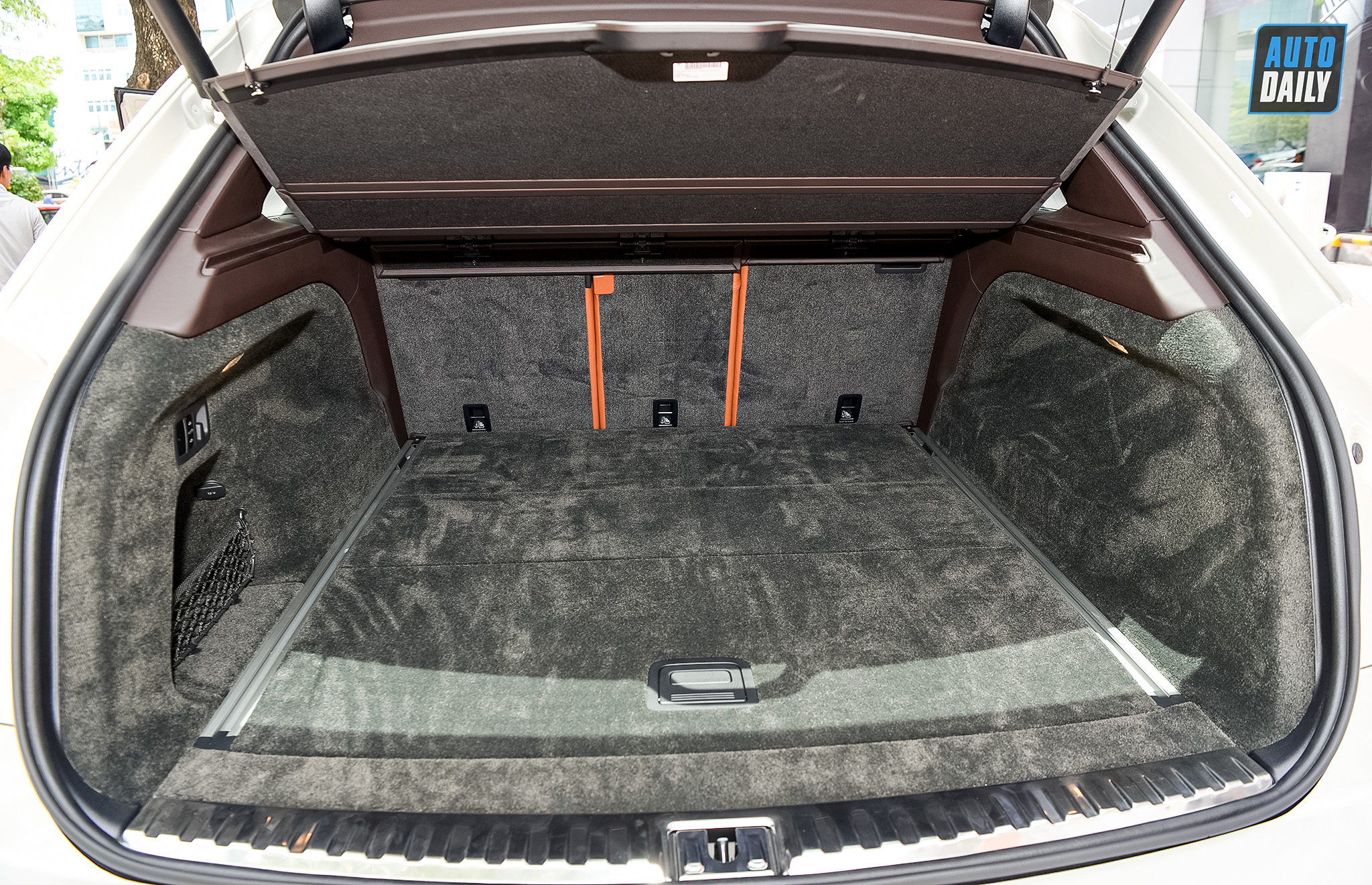 Bentley Bentayga V8 First Edition 2021 trang trí Veneer Koa giá hơn 18 tỷ bentley-bentayga-autodaily9.jpg