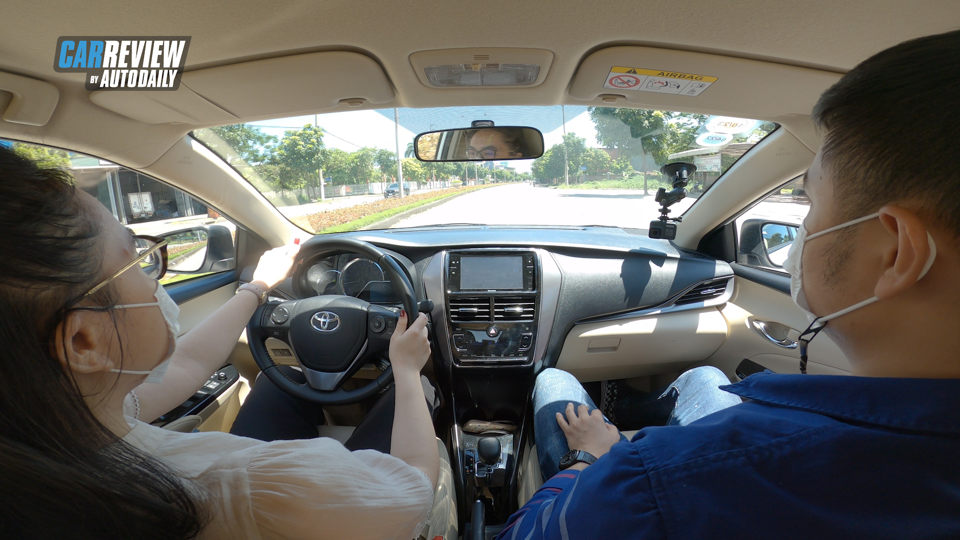 Nữ khách hàng đánh giá Toyota Vios 2021 sau buổi trải nghiệm: Rất đáng để lên đời! nguoi-dung-vios-autodaily-03.jpg