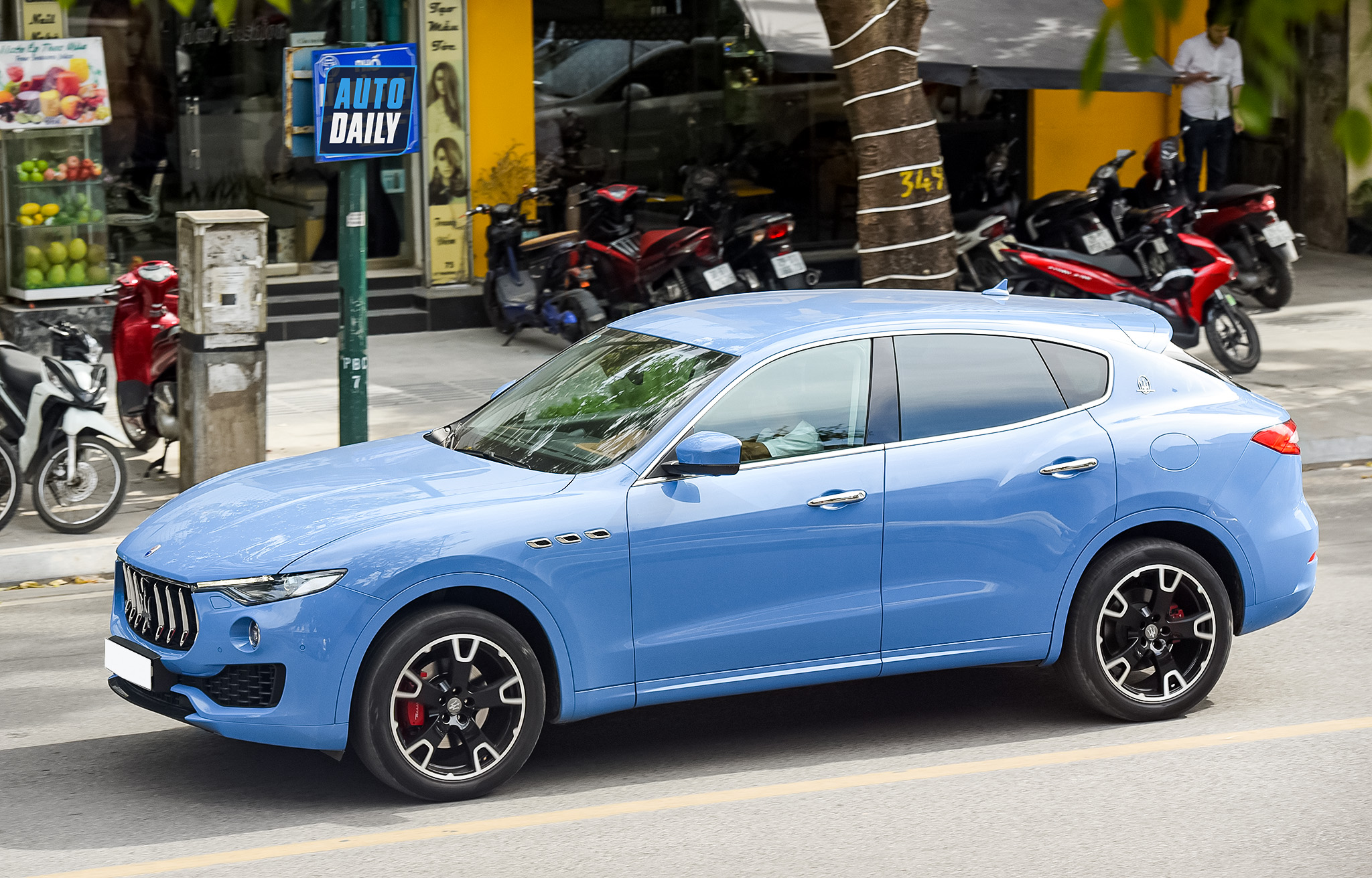 Autodaily Street Shots (P7): Phố phường nhộn nhịn siêu xe, xe sang trở lại xe-dep-19.jpg