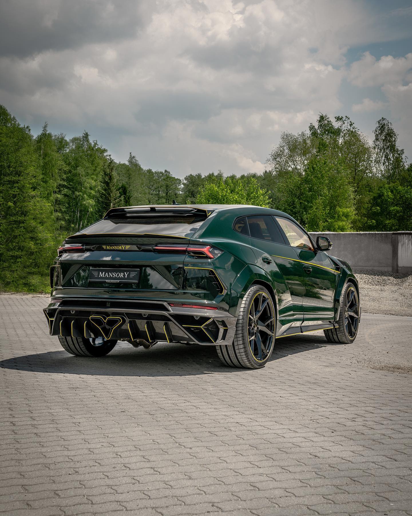 Lamborghini Urus ‘Venatus’ – Bản độ đầy màu sắc đến từ Mansory lamborghini-urus-mansory-6.jpg