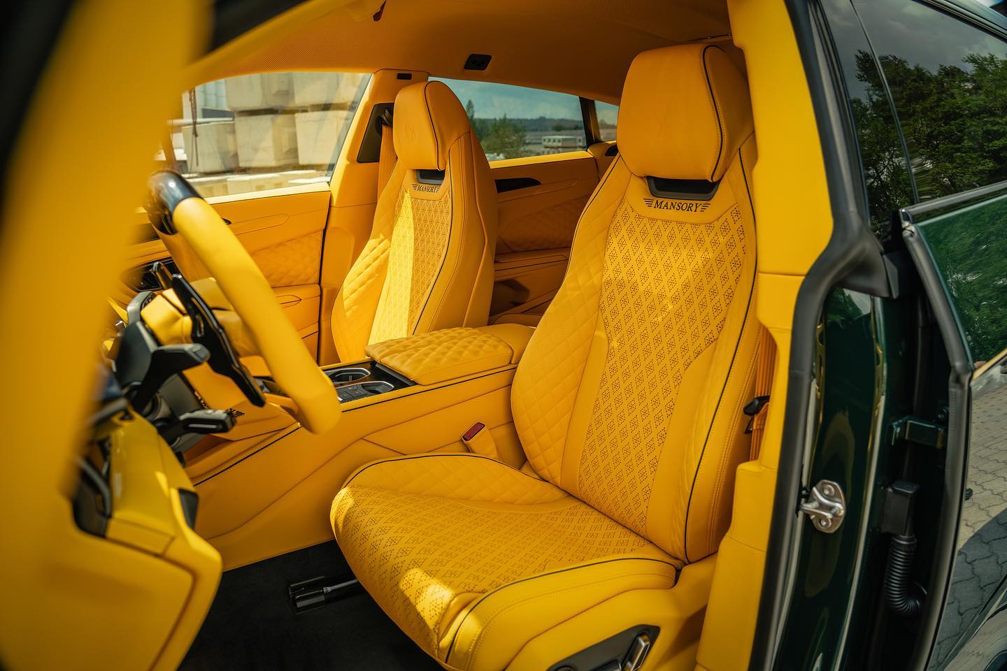 Lamborghini Urus ‘Venatus’ – Bản độ đầy màu sắc đến từ Mansory lamborghini-urus-mansory-9.jpg