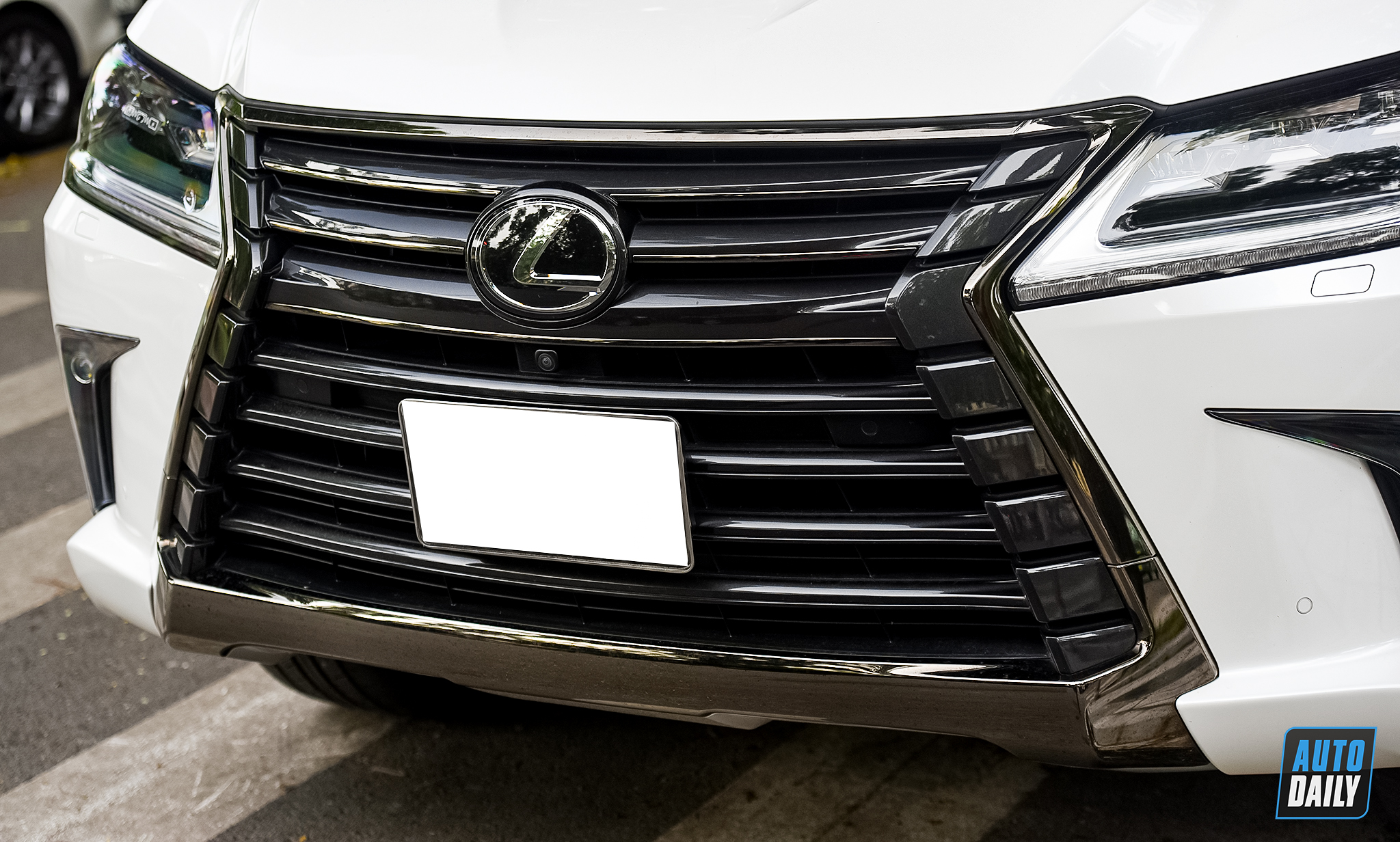 Hàng hiếm Lexus LX570 Inspiration Series sản xuất chỉ 500 chiếc adt-2804-copy.jpg