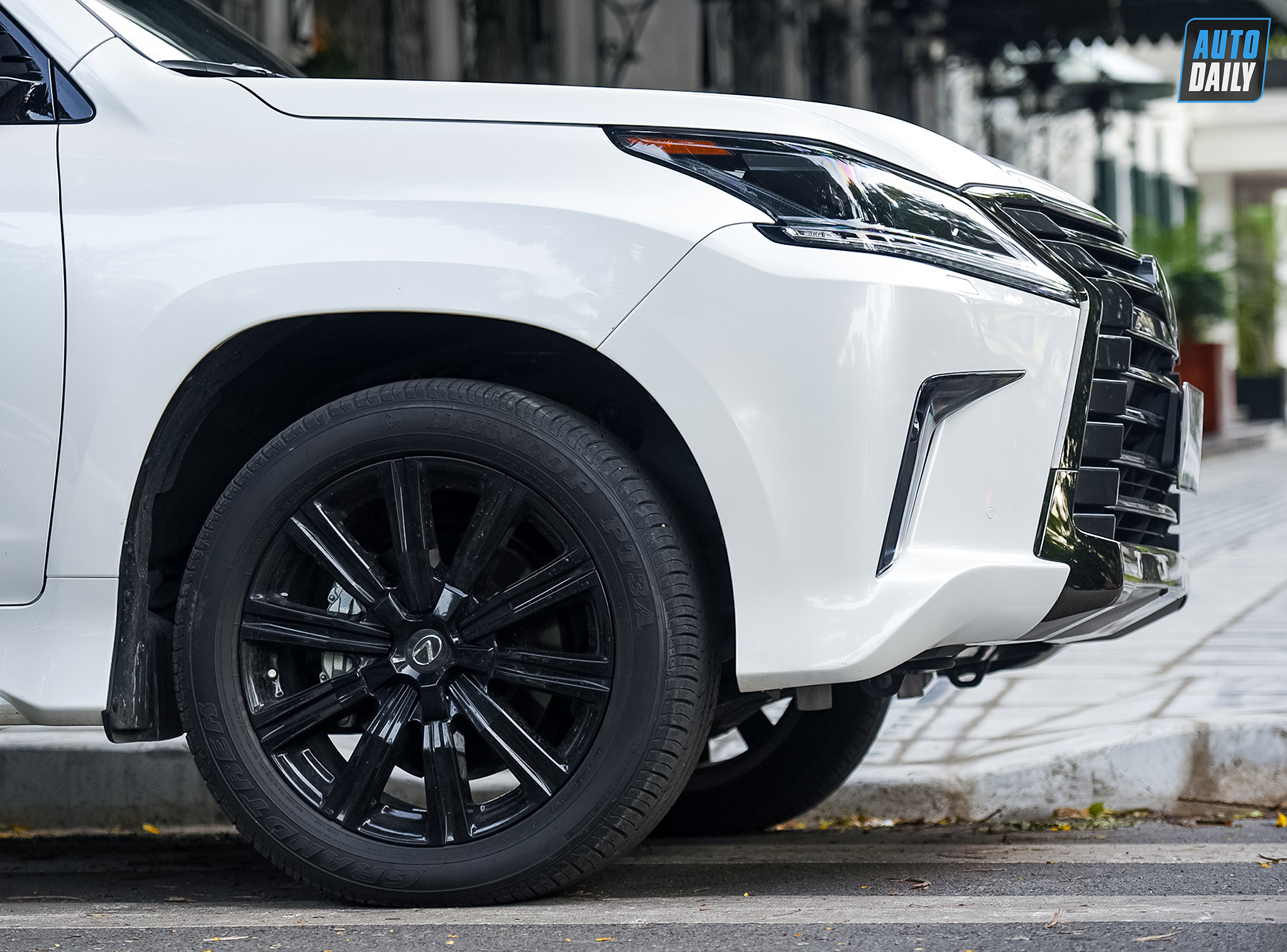 Hàng hiếm Lexus LX570 Inspiration Series sản xuất chỉ 500 chiếc adt-2808-copy.jpg