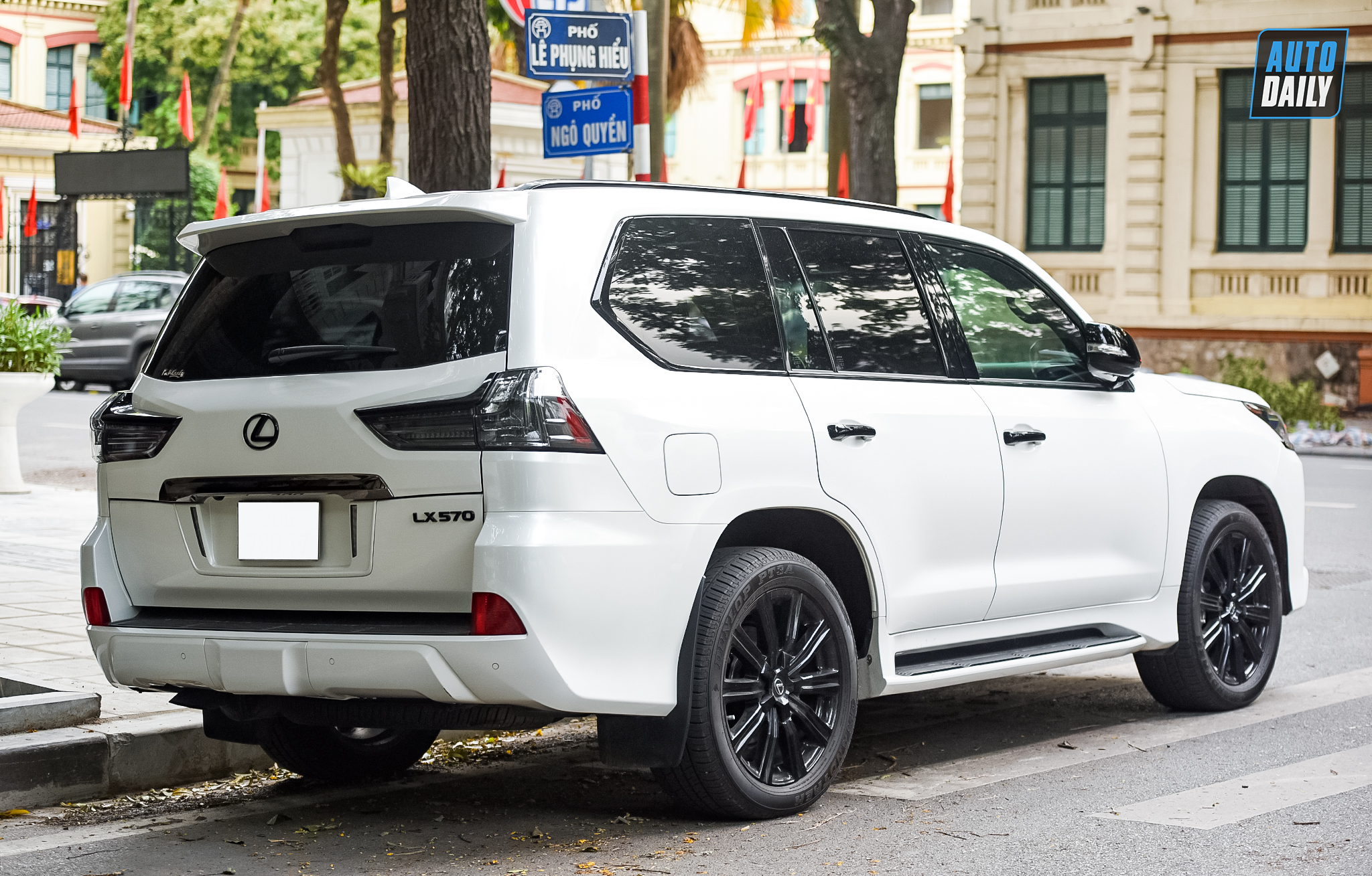 Hàng hiếm Lexus LX570 Inspiration Series sản xuất chỉ 500 chiếc adt-2822-copy.jpg