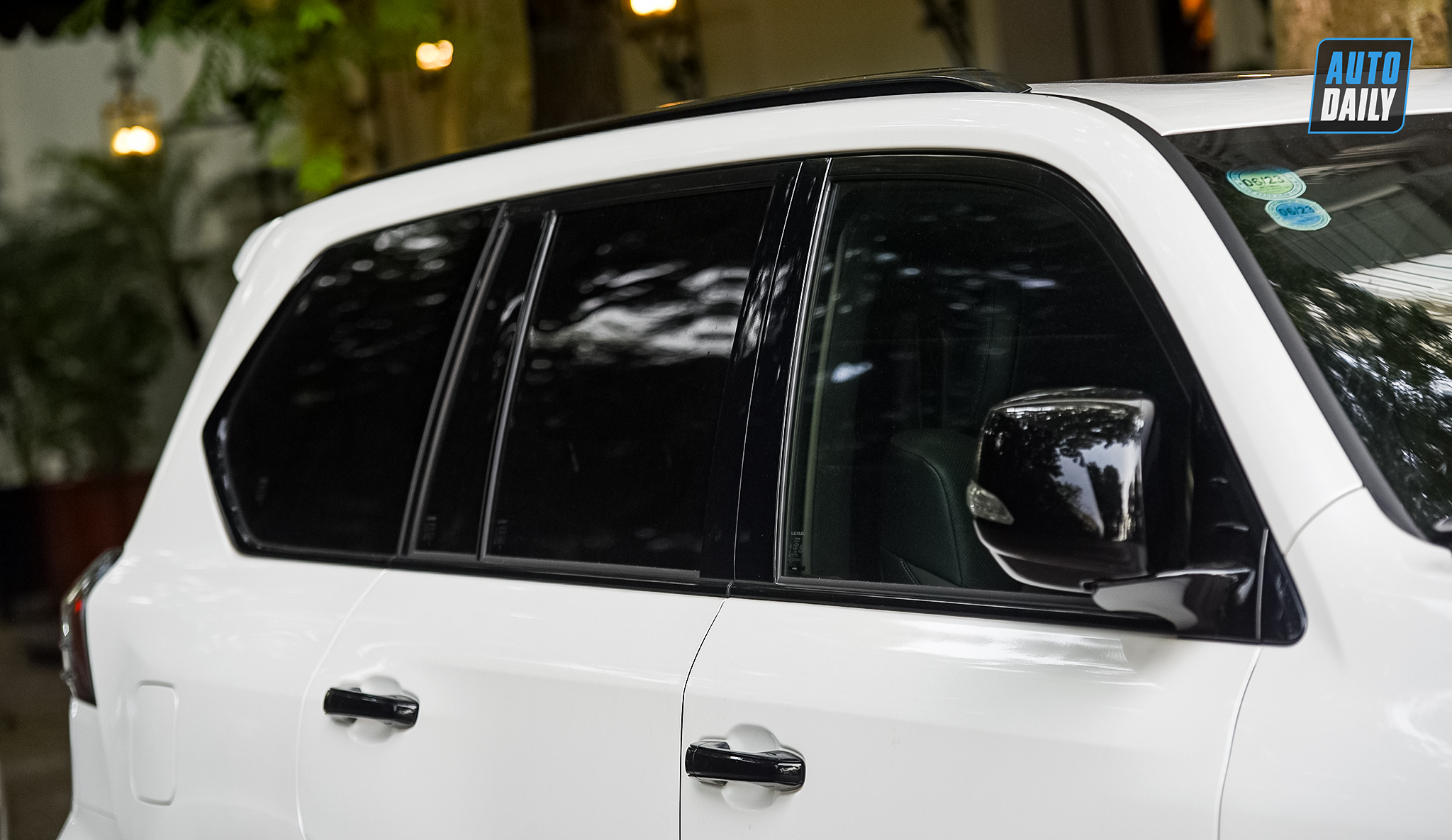 Hàng hiếm Lexus LX570 Inspiration Series sản xuất chỉ 500 chiếc adt-2833-copy.jpg