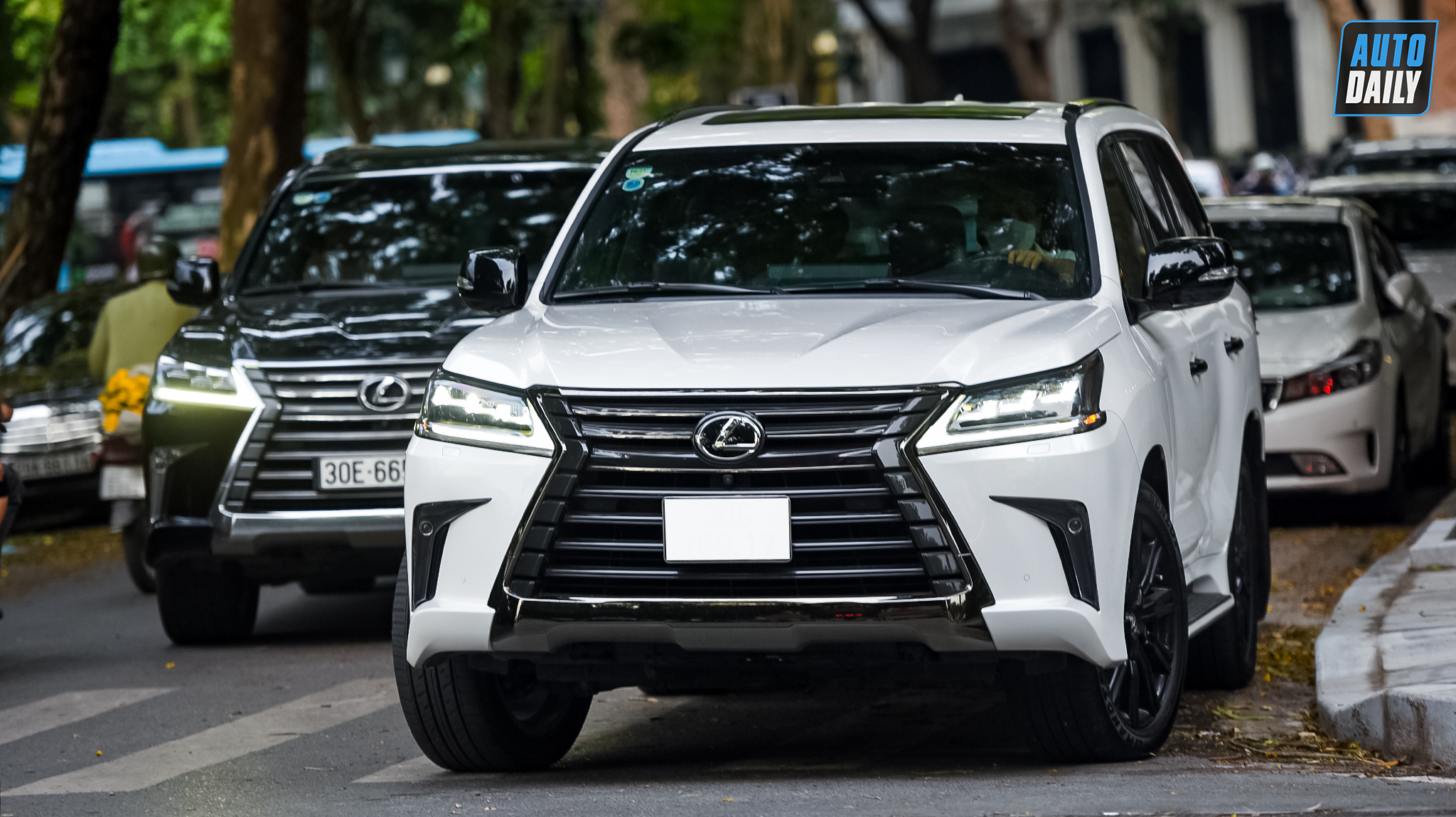 Hàng hiếm Lexus LX570 Inspiration Series sản xuất chỉ 500 chiếc adt-2855-copy.jpg